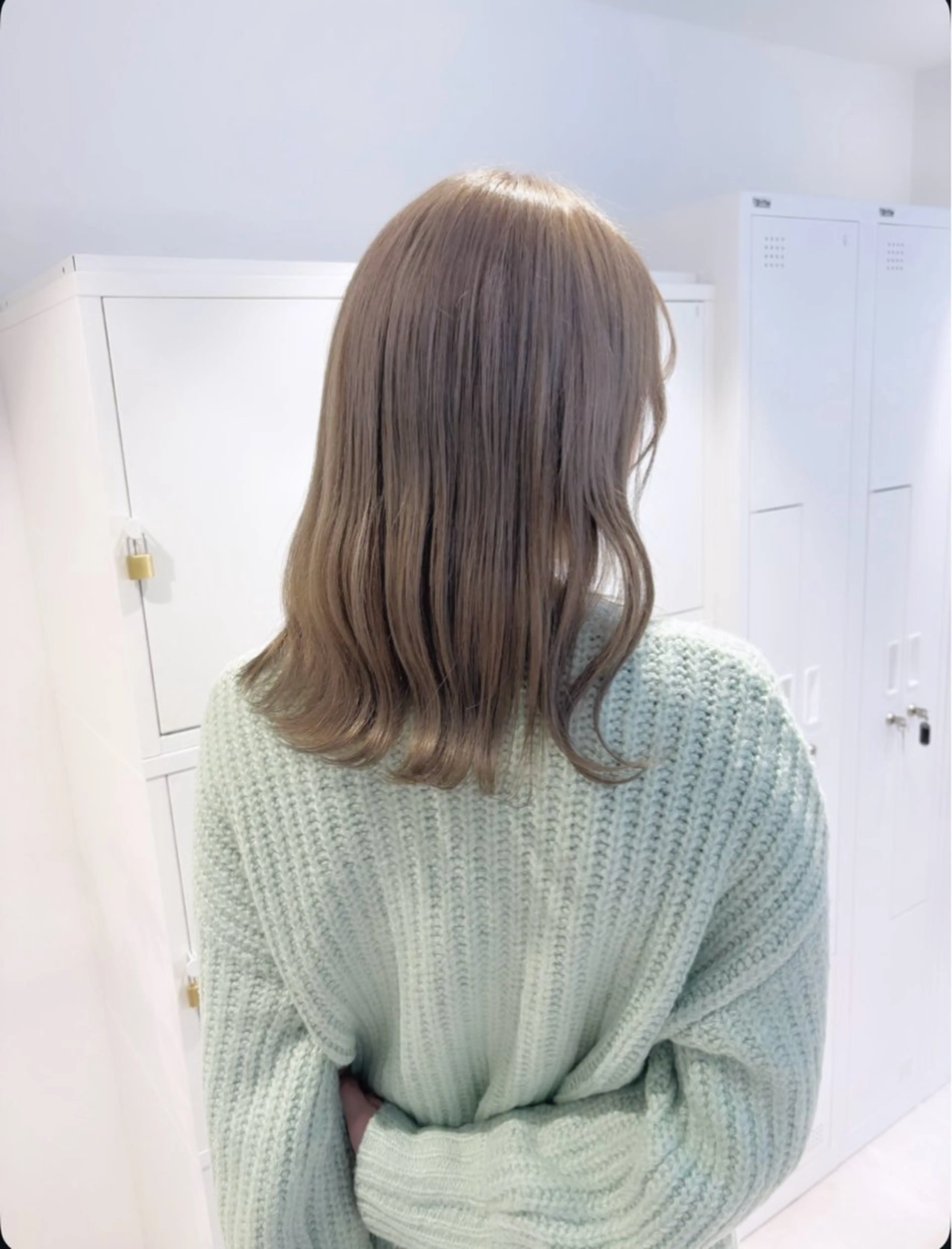 カラー ニトウ レイナのヘアスタイル