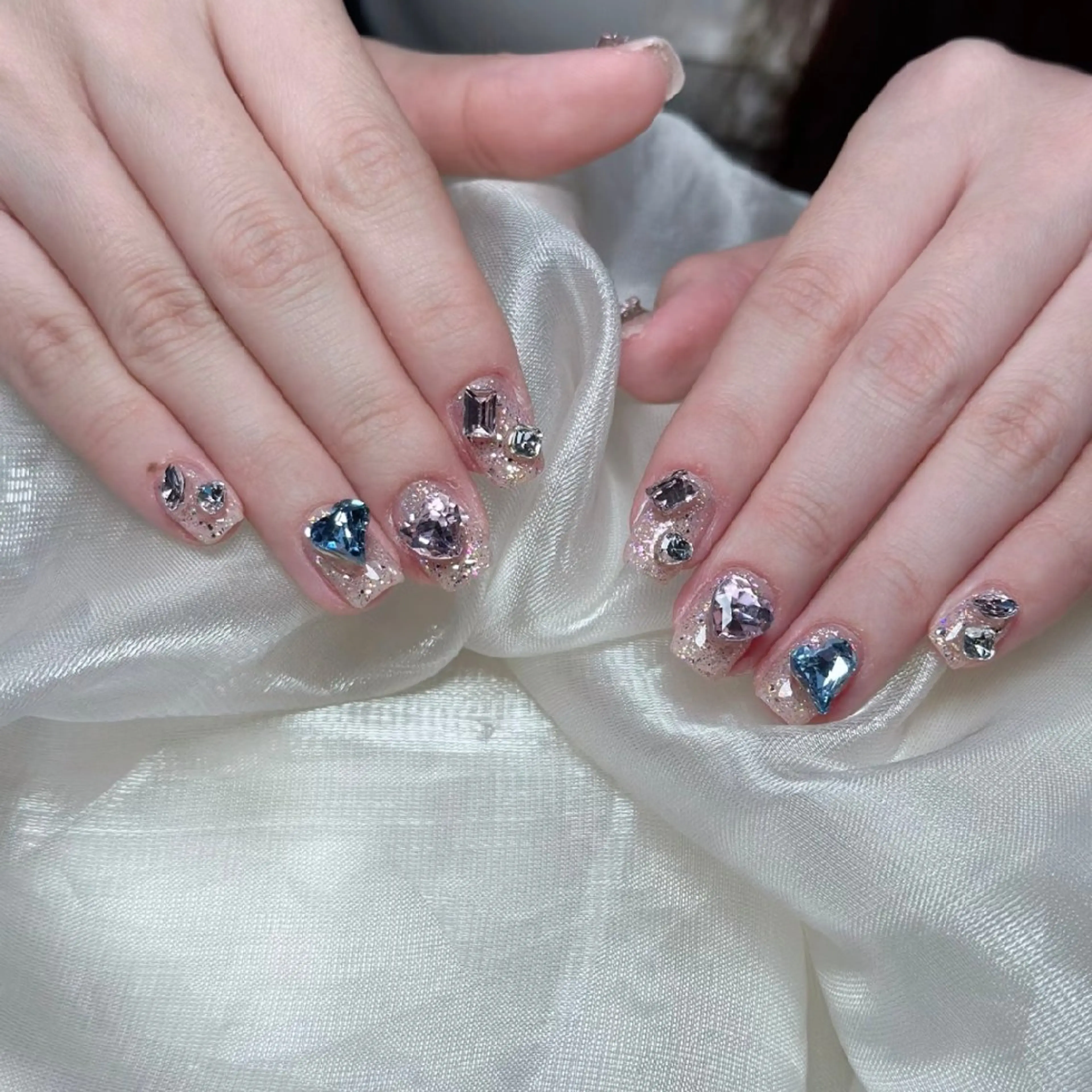 ネイル ハンドネイル フィルイン・深爪矯正 長さ出し・リラク
のネイルデザイン