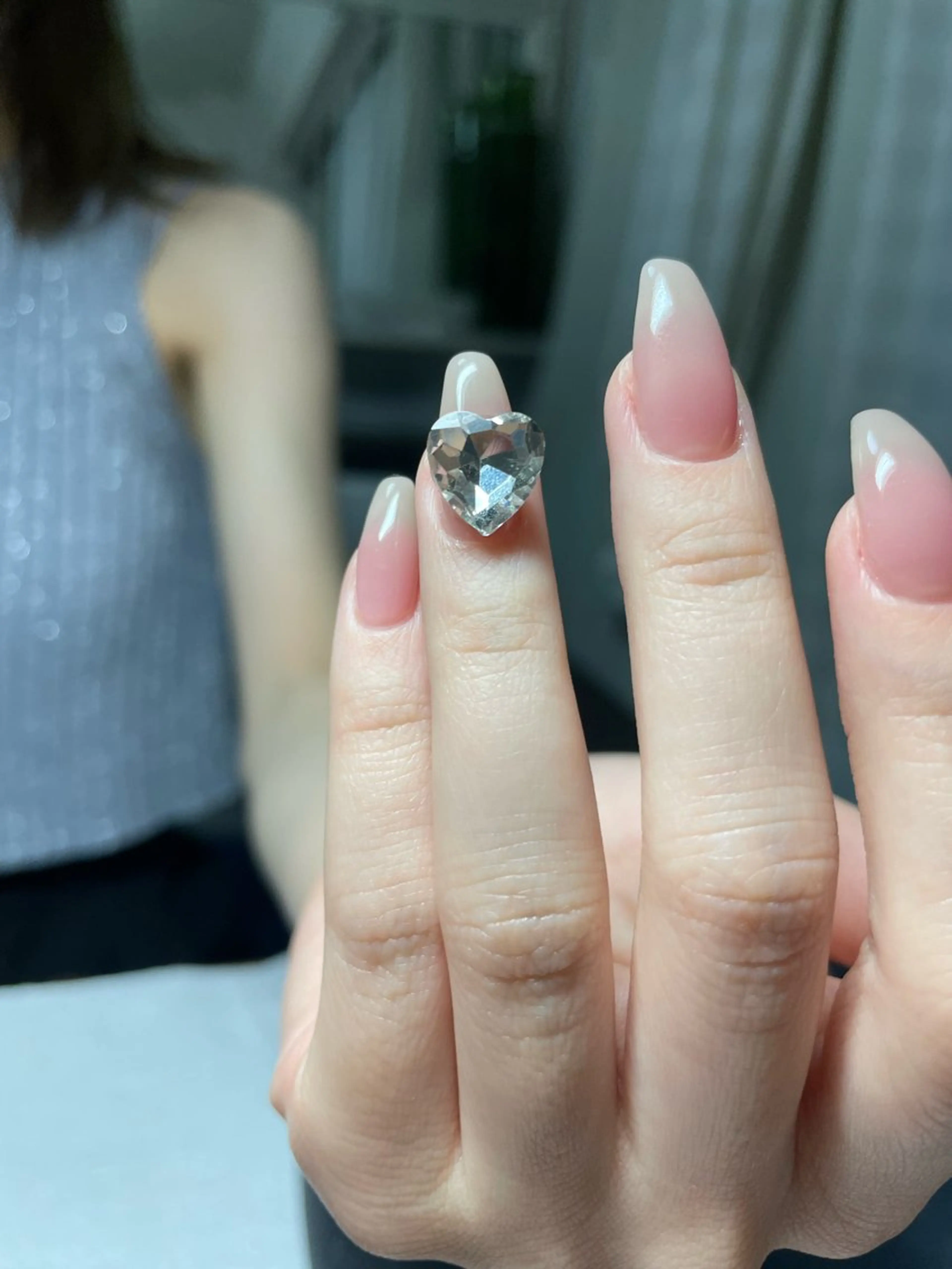 ネイル ストーンネイル ハンドネイル nail salon 7☺︎2所属・nail salon 7☺︎2のネイルデザイン