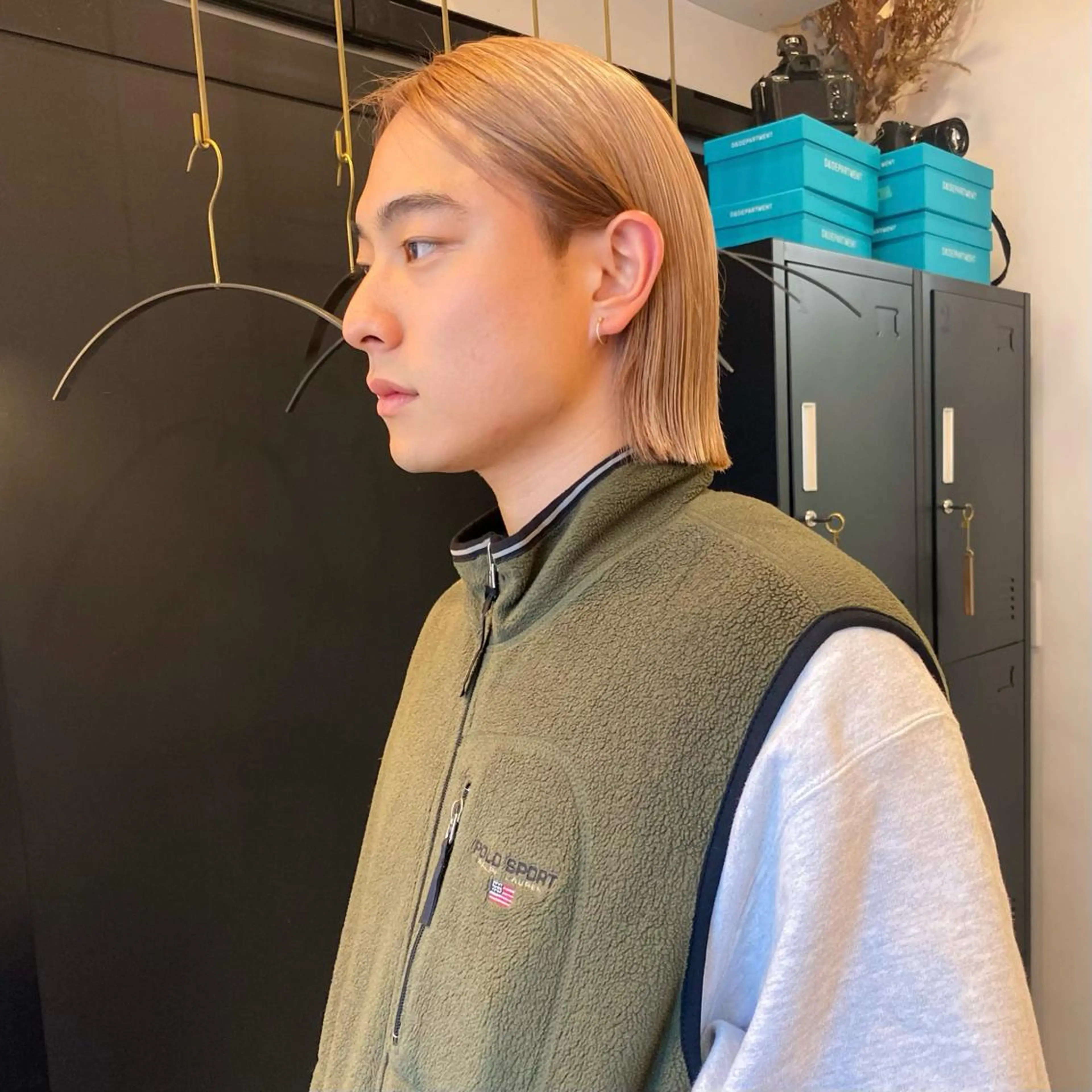 ミディアム カラー メンズ メンズハイトーン ベージュカラー ダブルカラー ハイトーンカラー ハイトーンベージュ ダウンパーマ 【sity.ザイク】のヘアスタイル