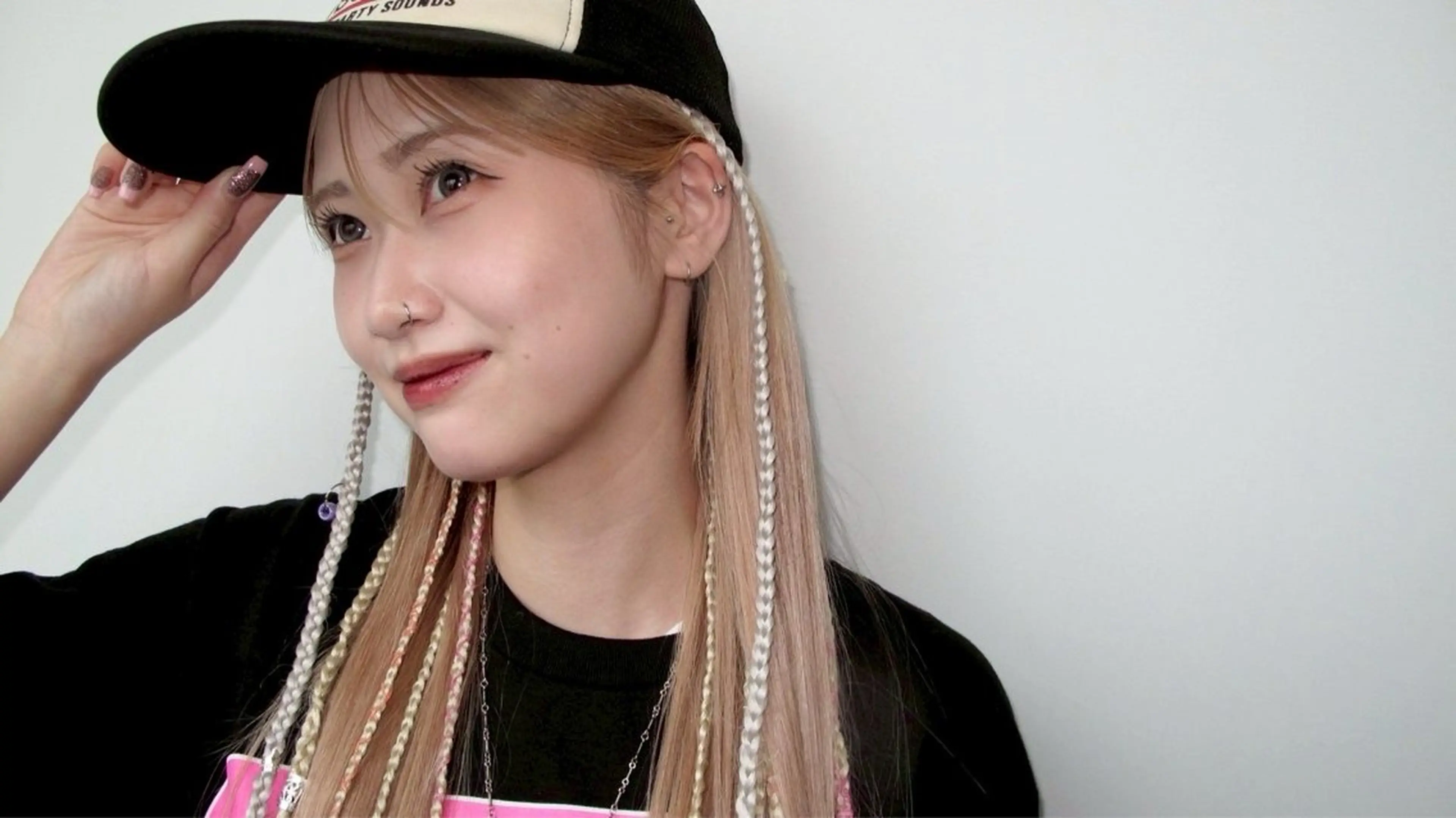 セミロング 羽エクステ/シール エクステ/横浜駅5分のヘアスタイル