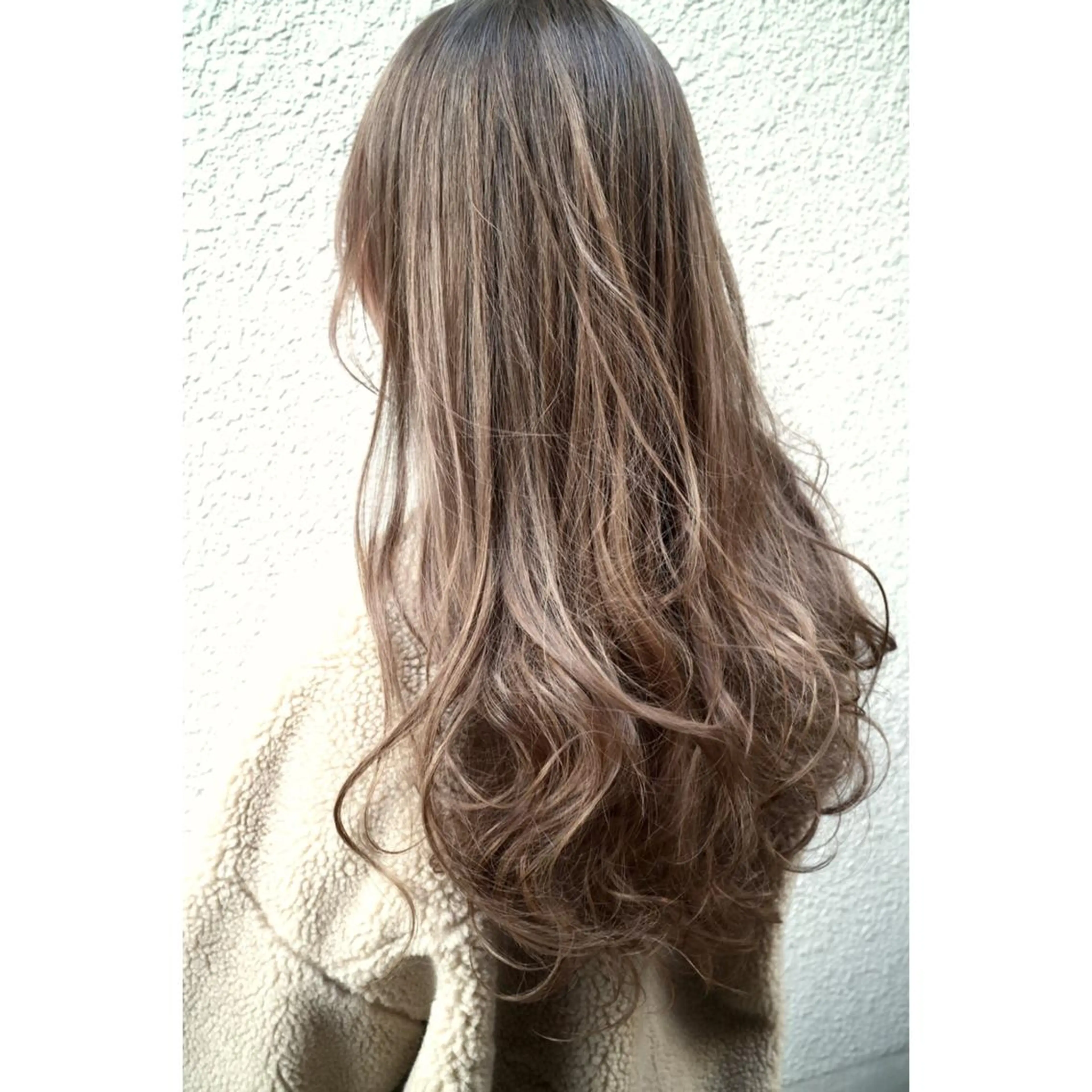 ロング カラー ブリーチ ダブルカラー グレージュ イルミナカラー オリーブグレージュ OFF YUYAのヘアスタイル