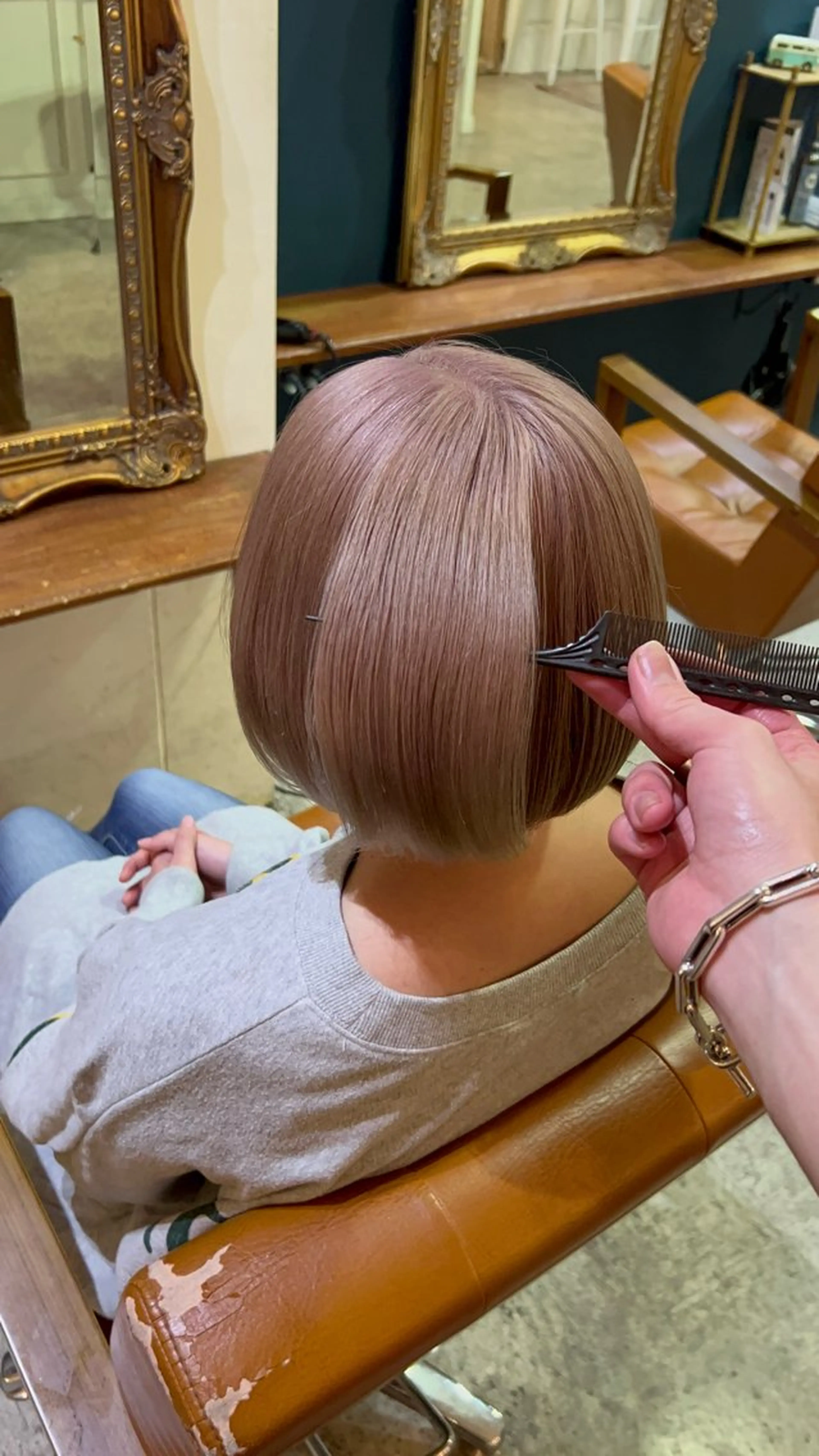 ショート カラー グレージュ ミルクティーグレージュ ヘアカラー トリートメント ヘッドスパ ヘアセット オカベ ショウマのヘアスタイル