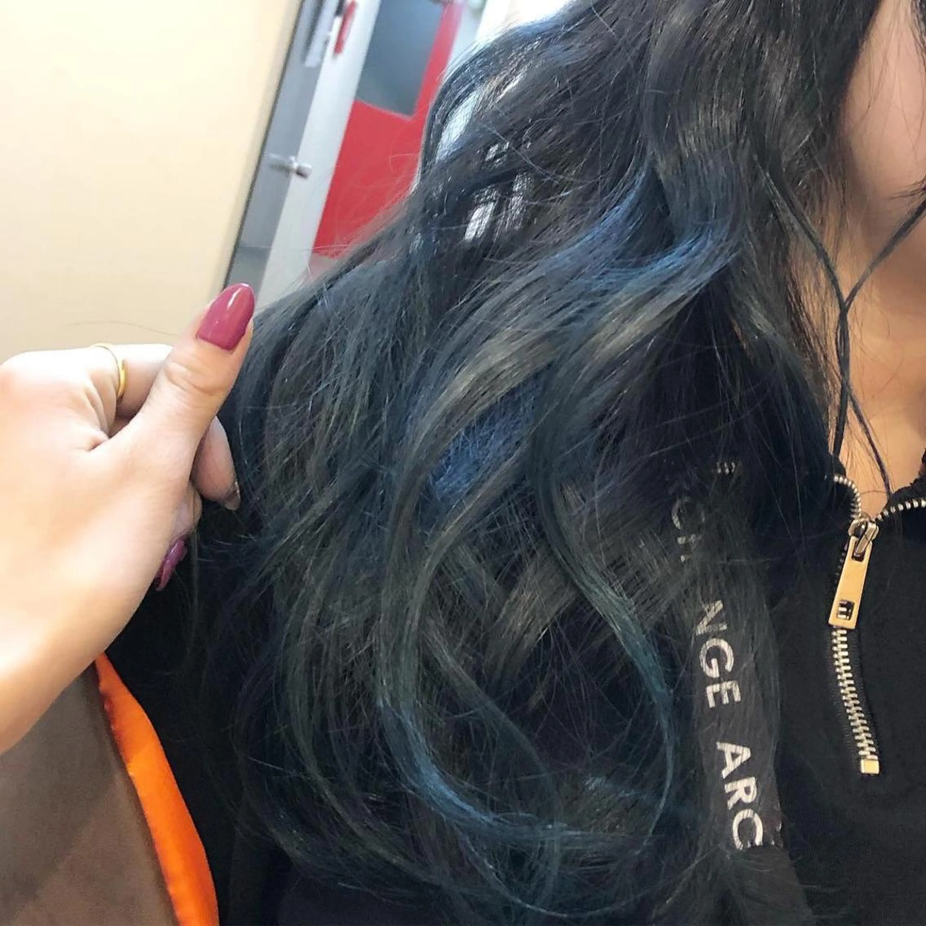 ロング カラー 黒髪 ブルーカラー ブルーブラック グラデーションカラー カット ヘアカラー トリートメント ヘアセット Aujua ソムリエ 勝又舞夏のヘアスタイル