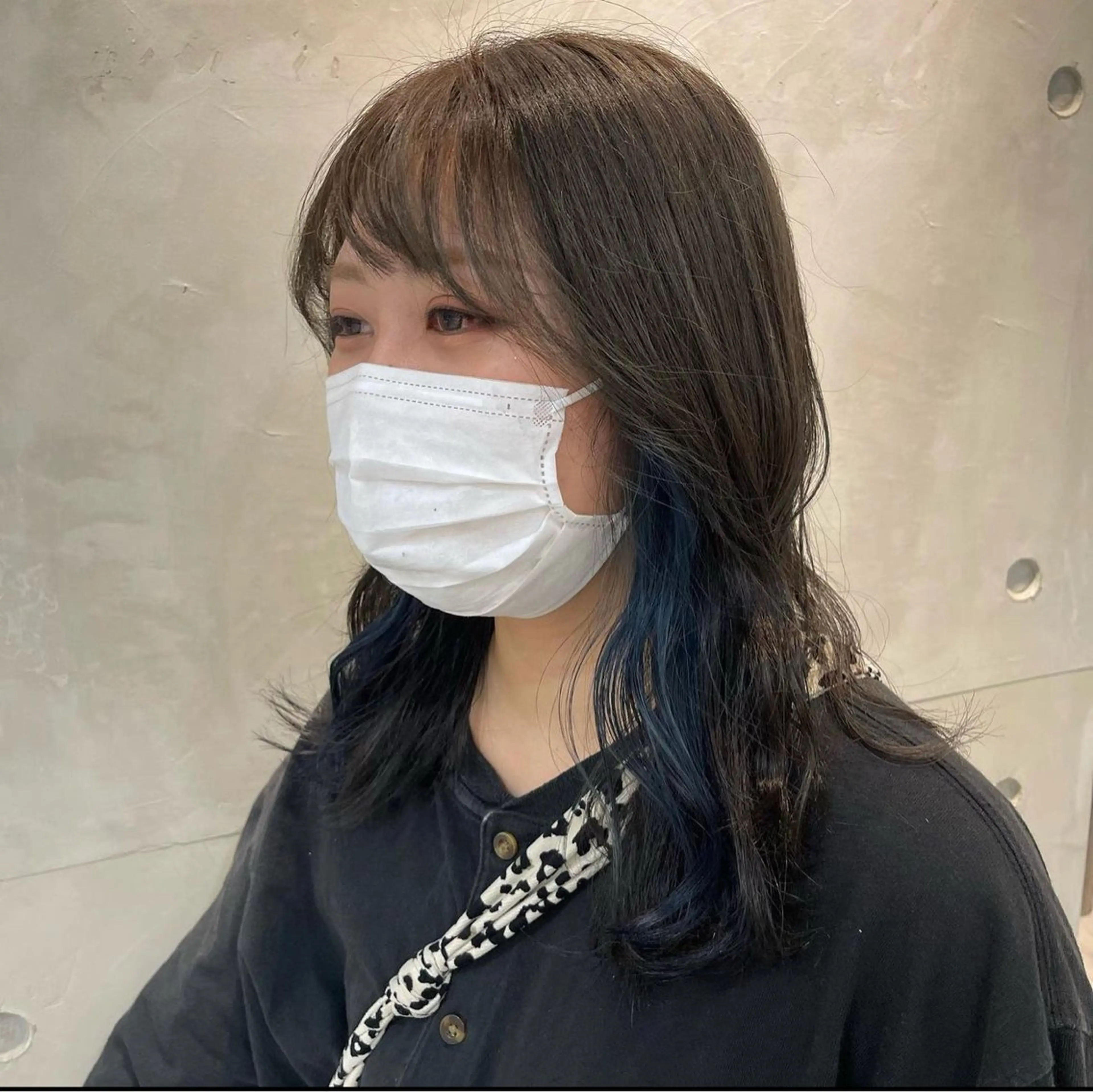 セミロング アッシュ 今田 茜のヘアスタイル