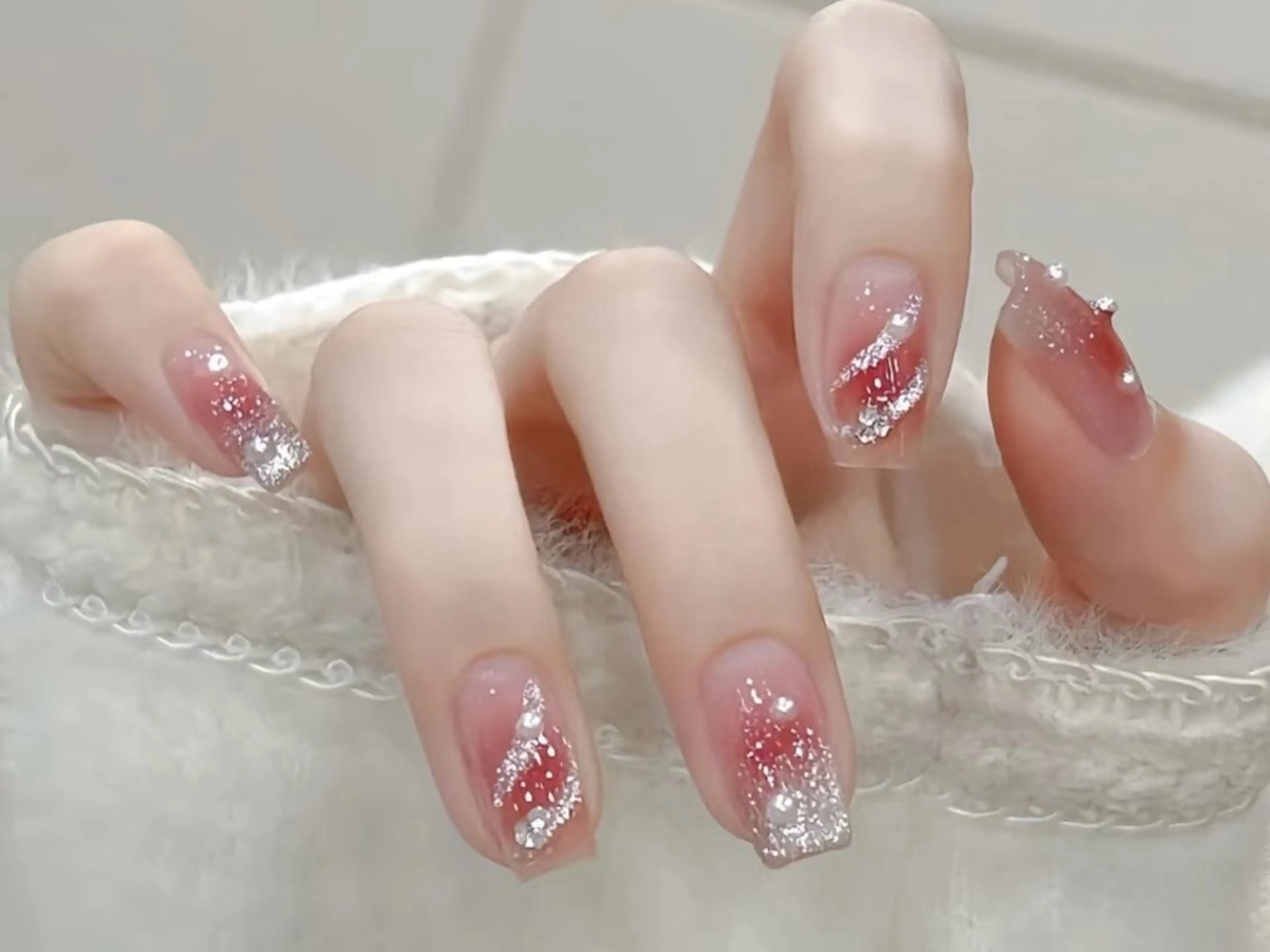 ネイル アートネイル グラデーション キラキラネイル ラメ(グリッター) 赤色 ハンドネイル ハンドケア DarkHoney 池袋店のネイルデザイン