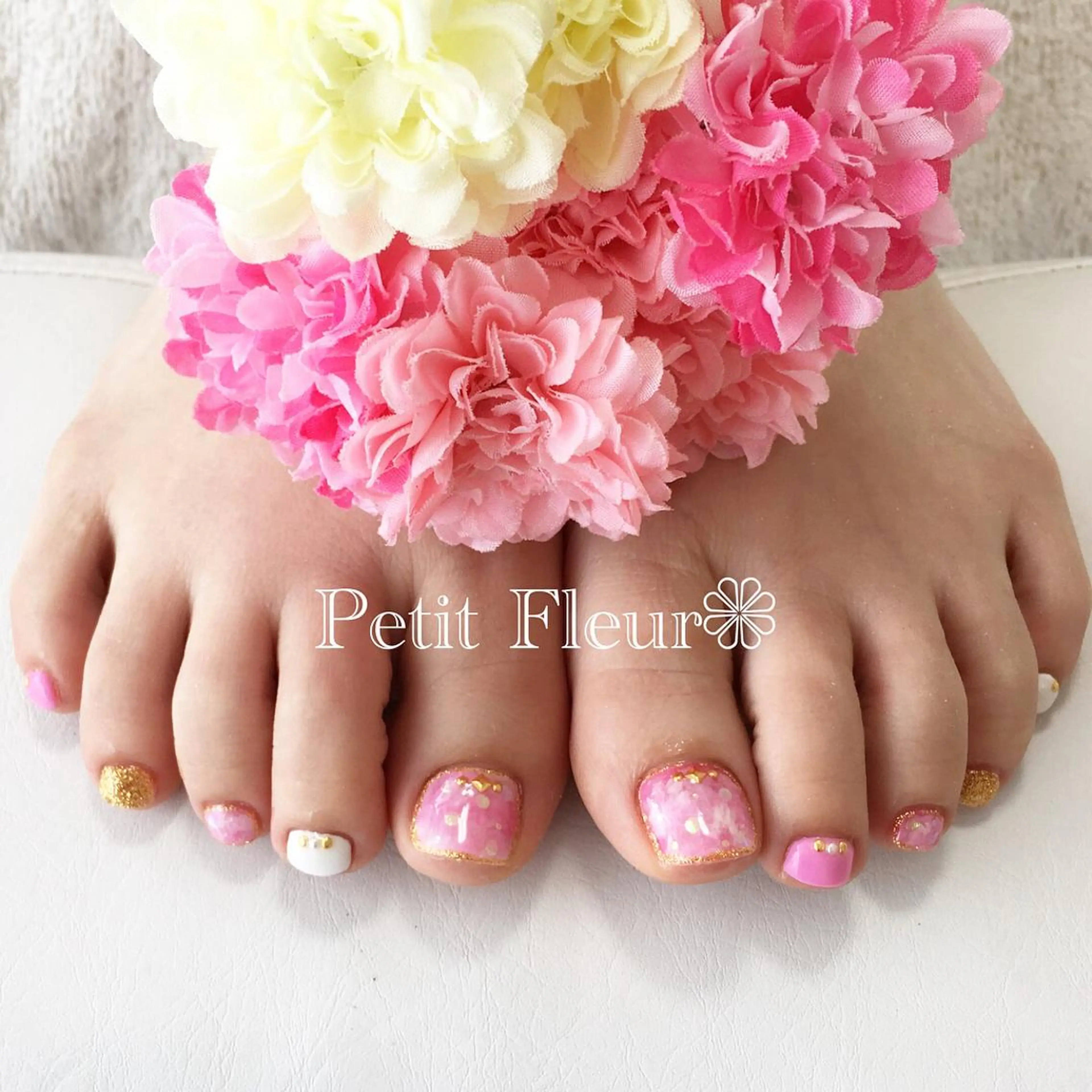 ネイル ピンク 夏ネイル ホワイト Petit Fleur所属・青柳 亜梨奈のマツエク・マツパデザイン