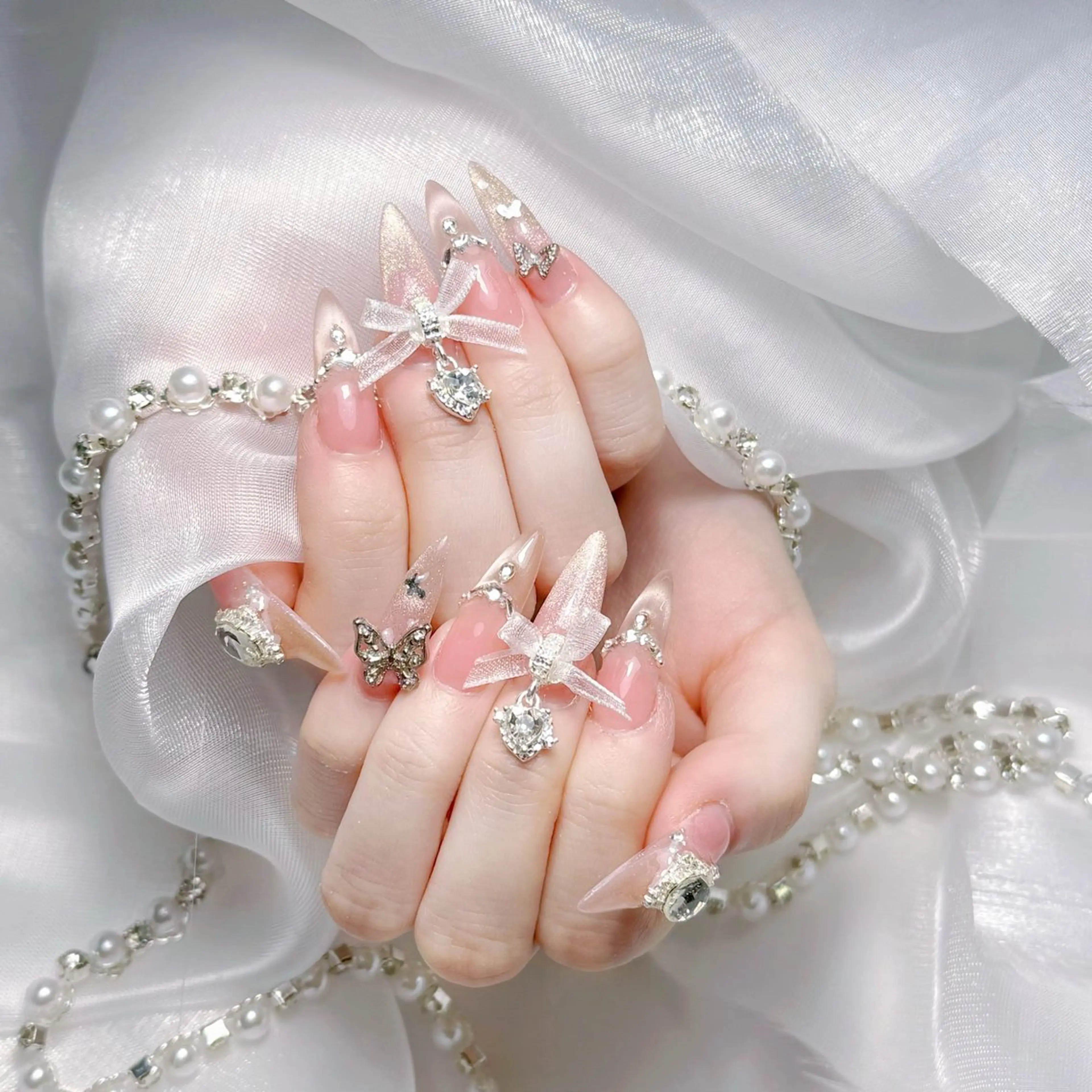 ネイル マグネットネイル ハンドネイル いちご ちゃんのネイルデザイン