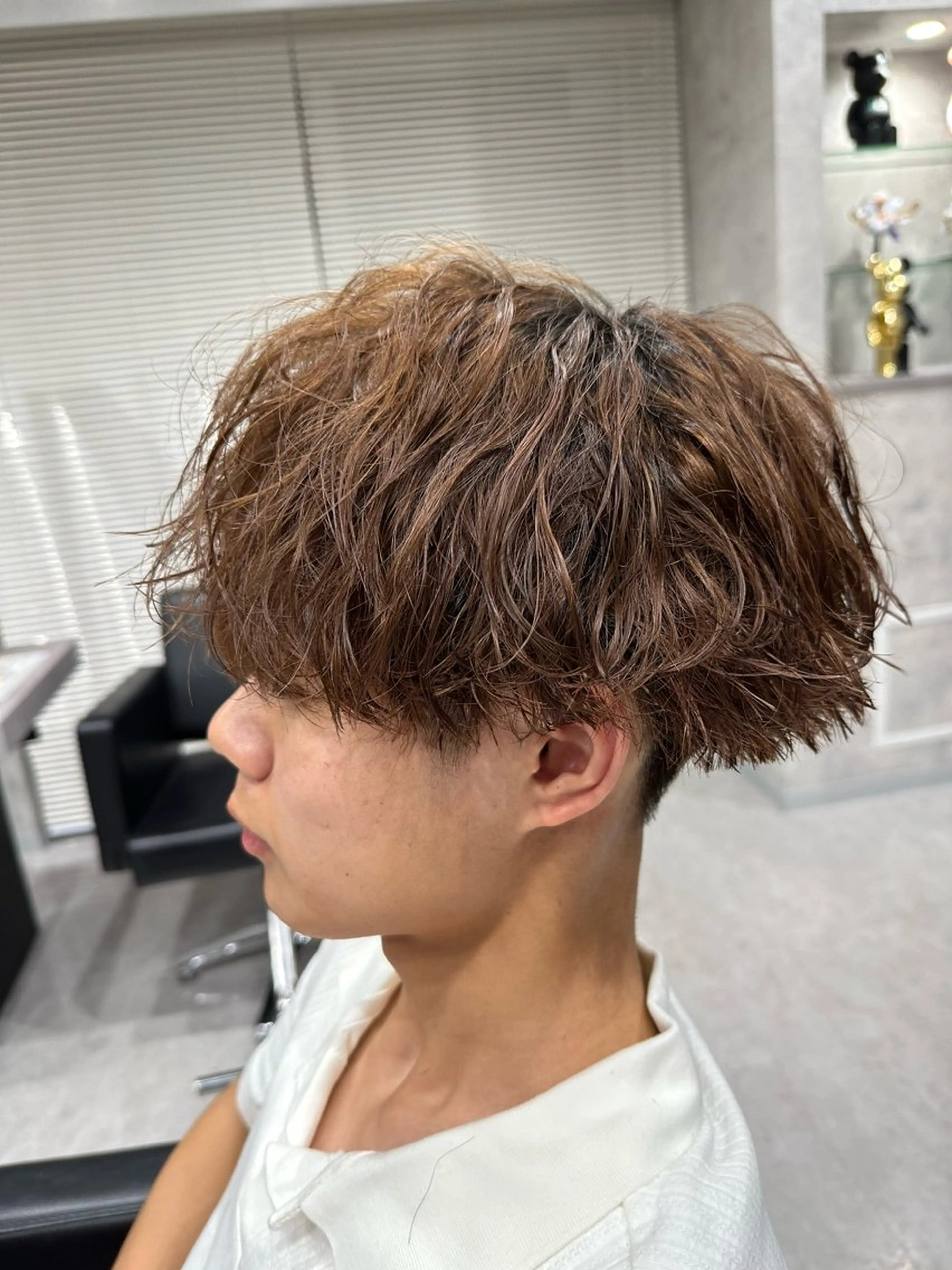 ショート カラー パーマ メンズ メンズブリーチ メンズパーマ 波巻きパーマ ブリーチ スパイラルパーマ カット パーマ ユウ🪄 パーマ指名No1のヘアスタイル