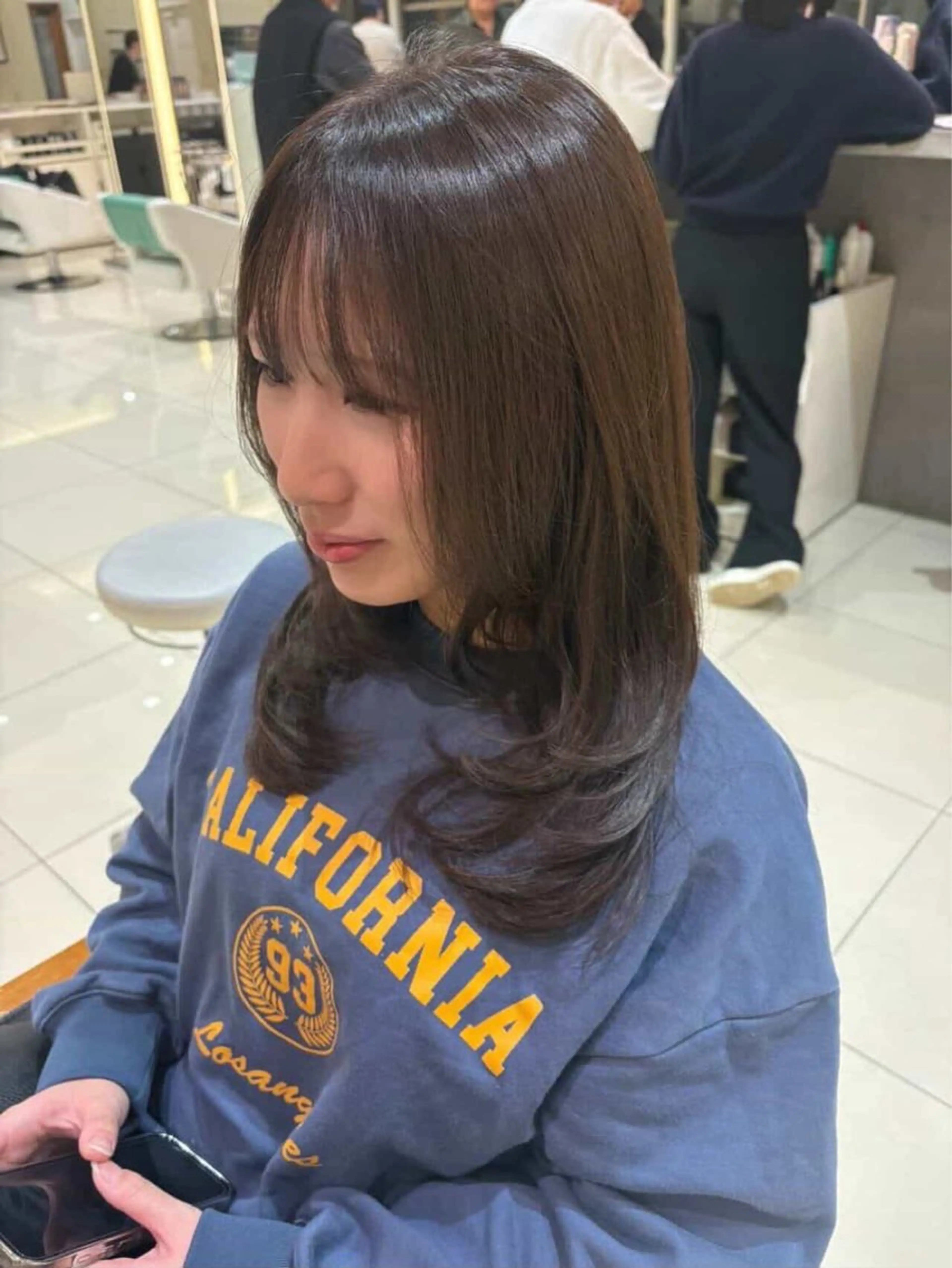 ロング ハッシュカット 韓国風ヘア レイヤーカット 横山 鈴名のヘアスタイル