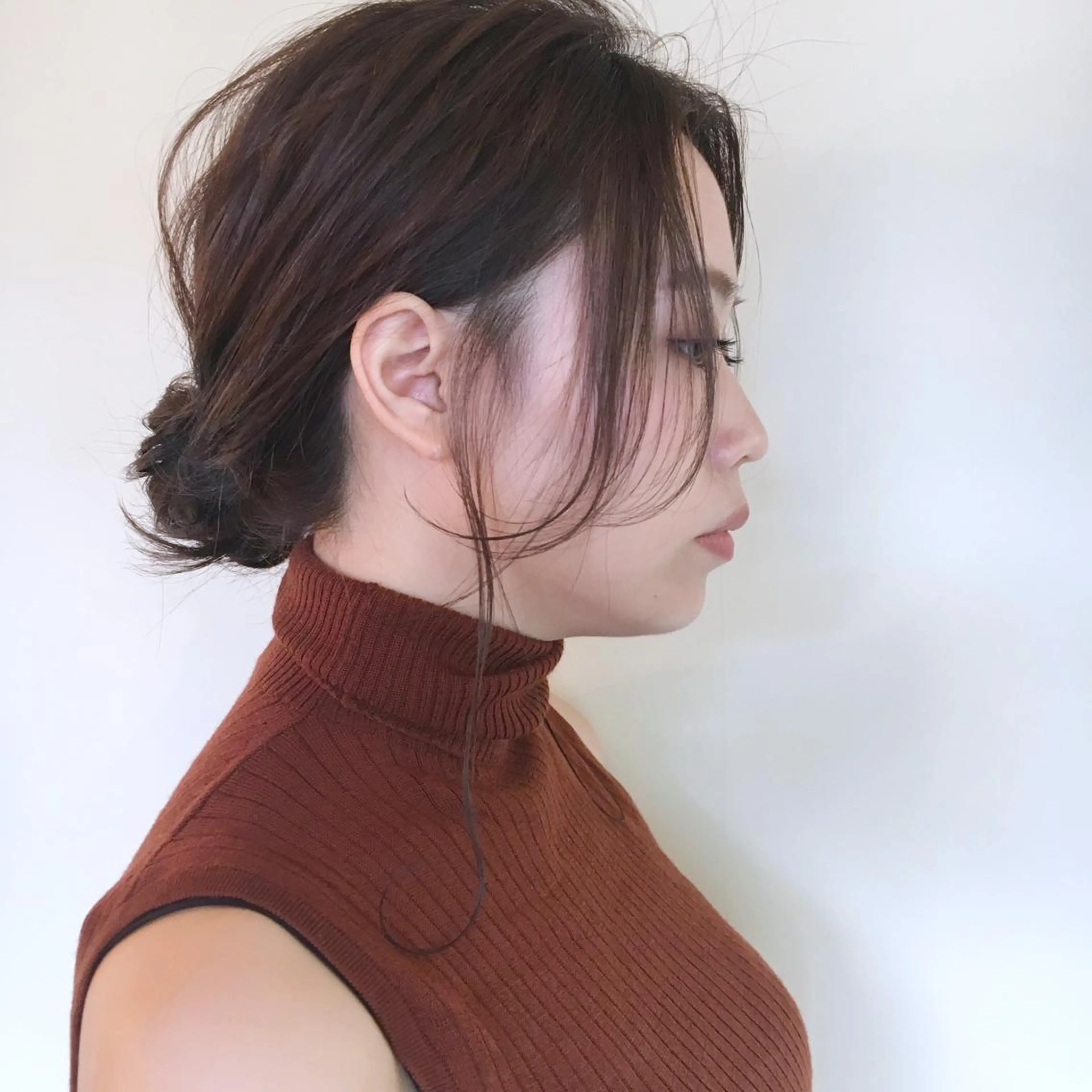 セミロング カラー ヘアアレンジ お団子ヘア アッシュ パープルカラー パープルアッシュ 薬院:今泉/上川美幸 ボブ/顔周りレイヤーのヘアスタイル