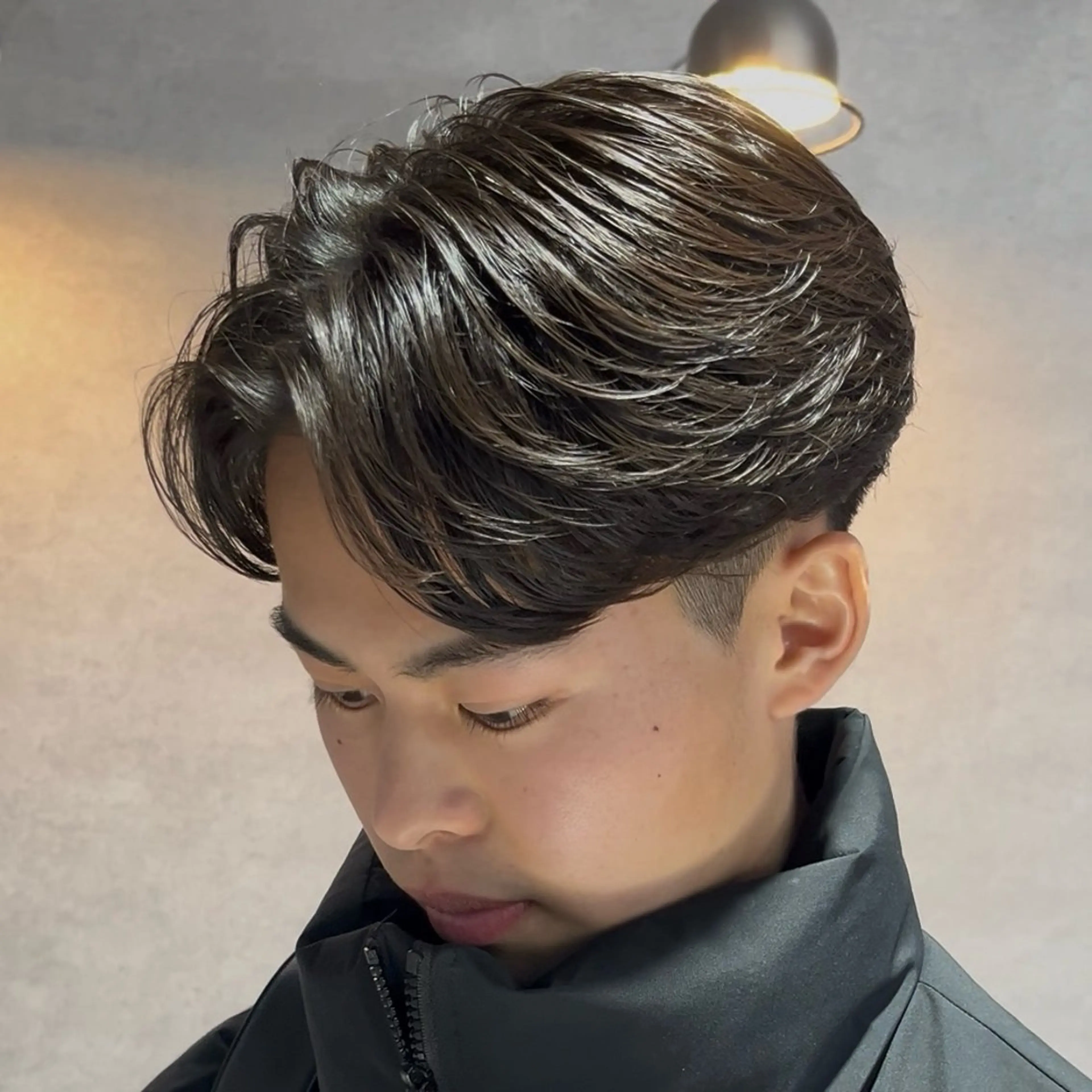 ショート カラー パーマ メンズ メンズパーマ ニュアンスパーマ センターパート マスターかずまのヘアスタイル