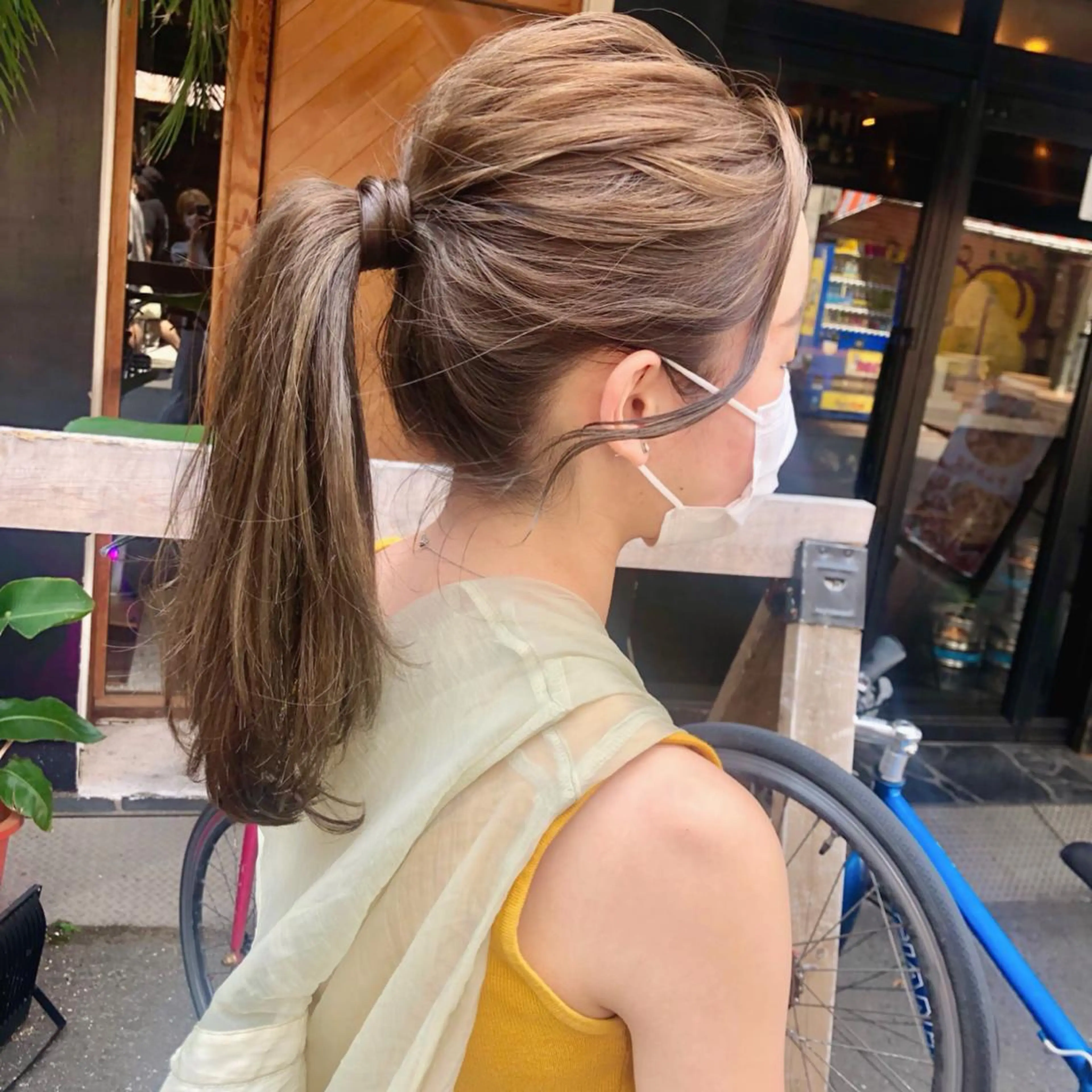 セミロング カラー ヘアアレンジ シェアハピ ヤマモトのヘアスタイル