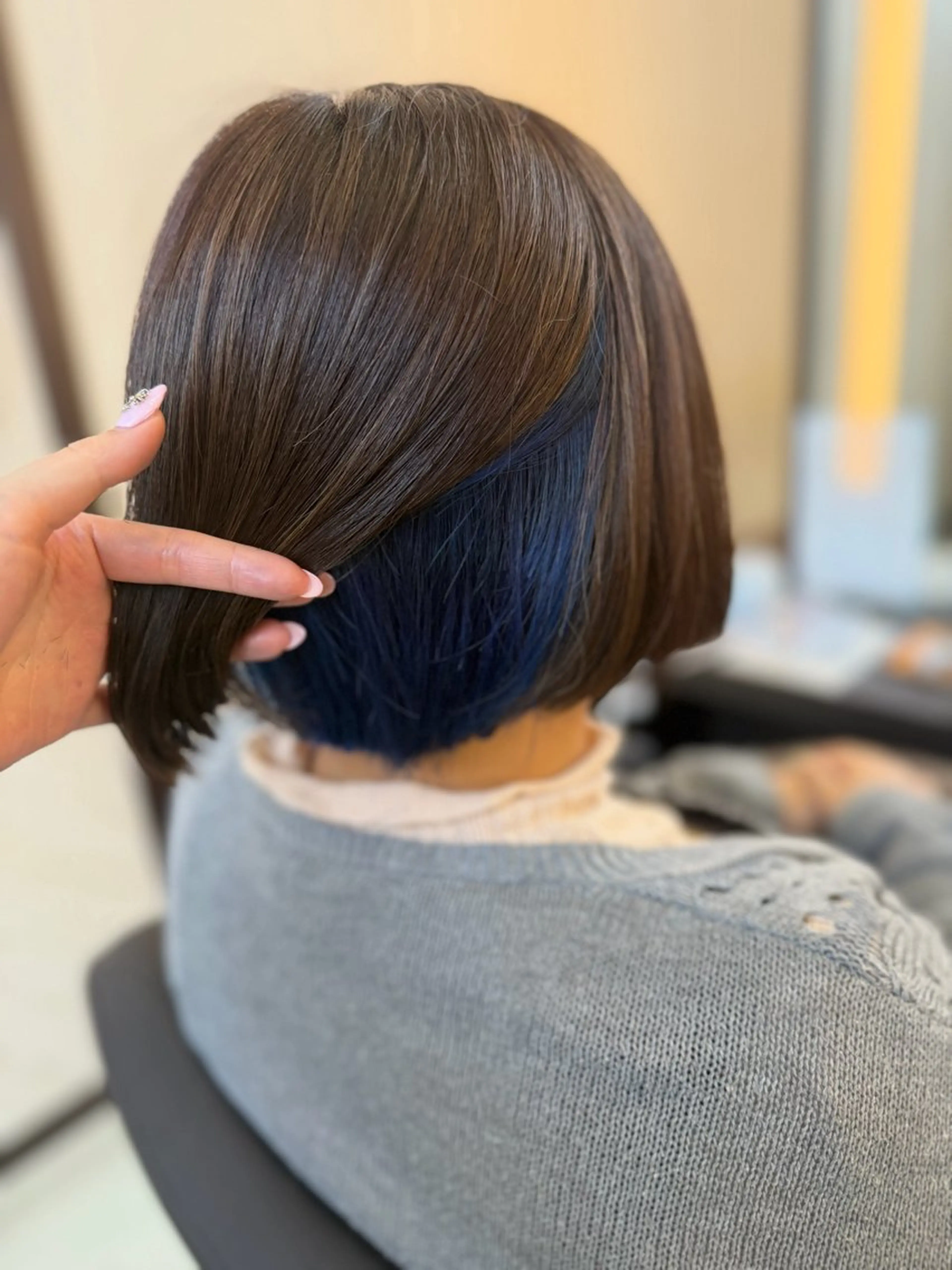 ショート カラー ブリーチ ブルーカラー 池田 朱李のヘアスタイル