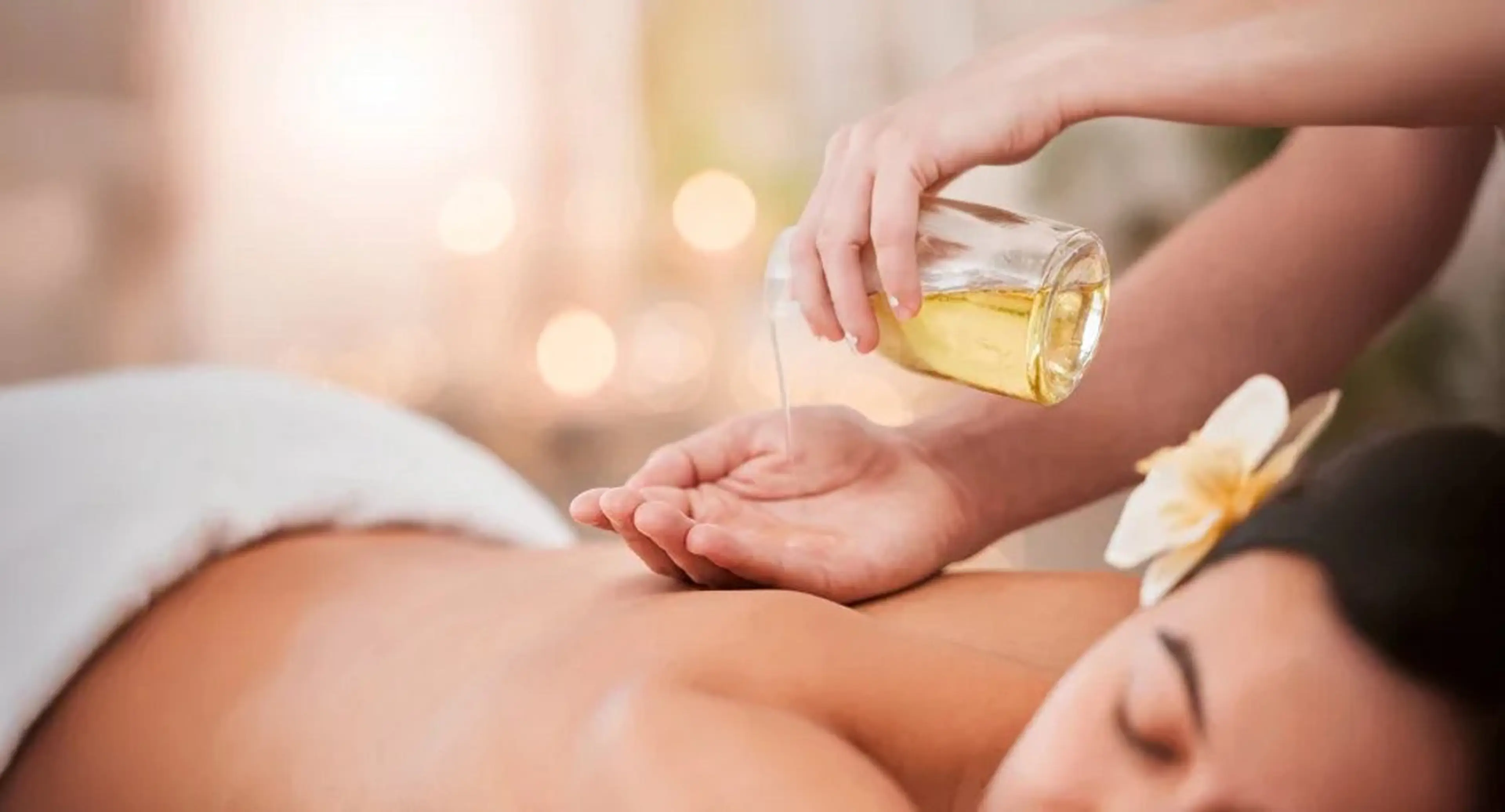 【肩こり・背中疲れ】アロマリンパマッサージ　背面の写真