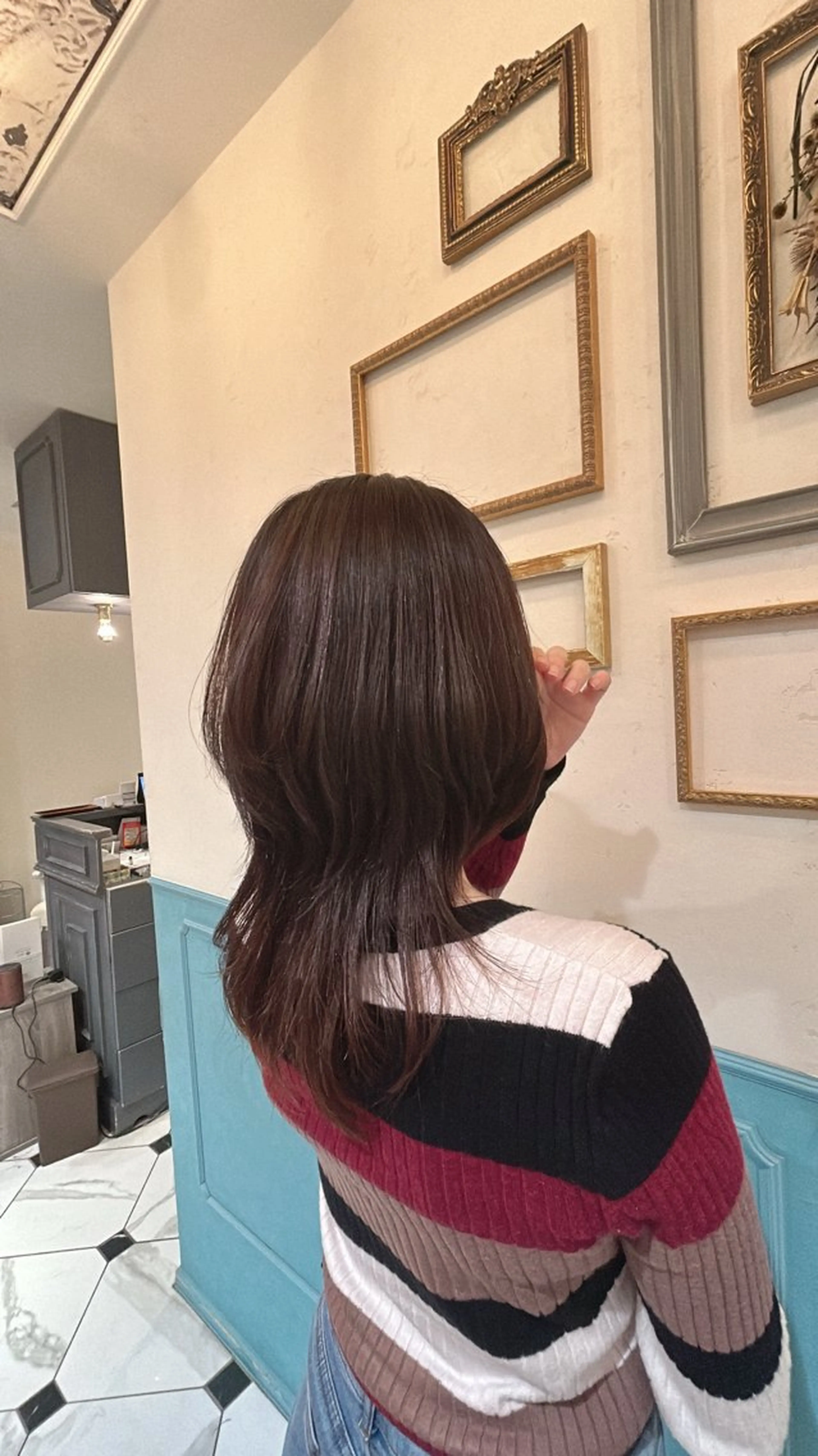 セミロング ウルフカット 河野 穂香のヘアスタイル