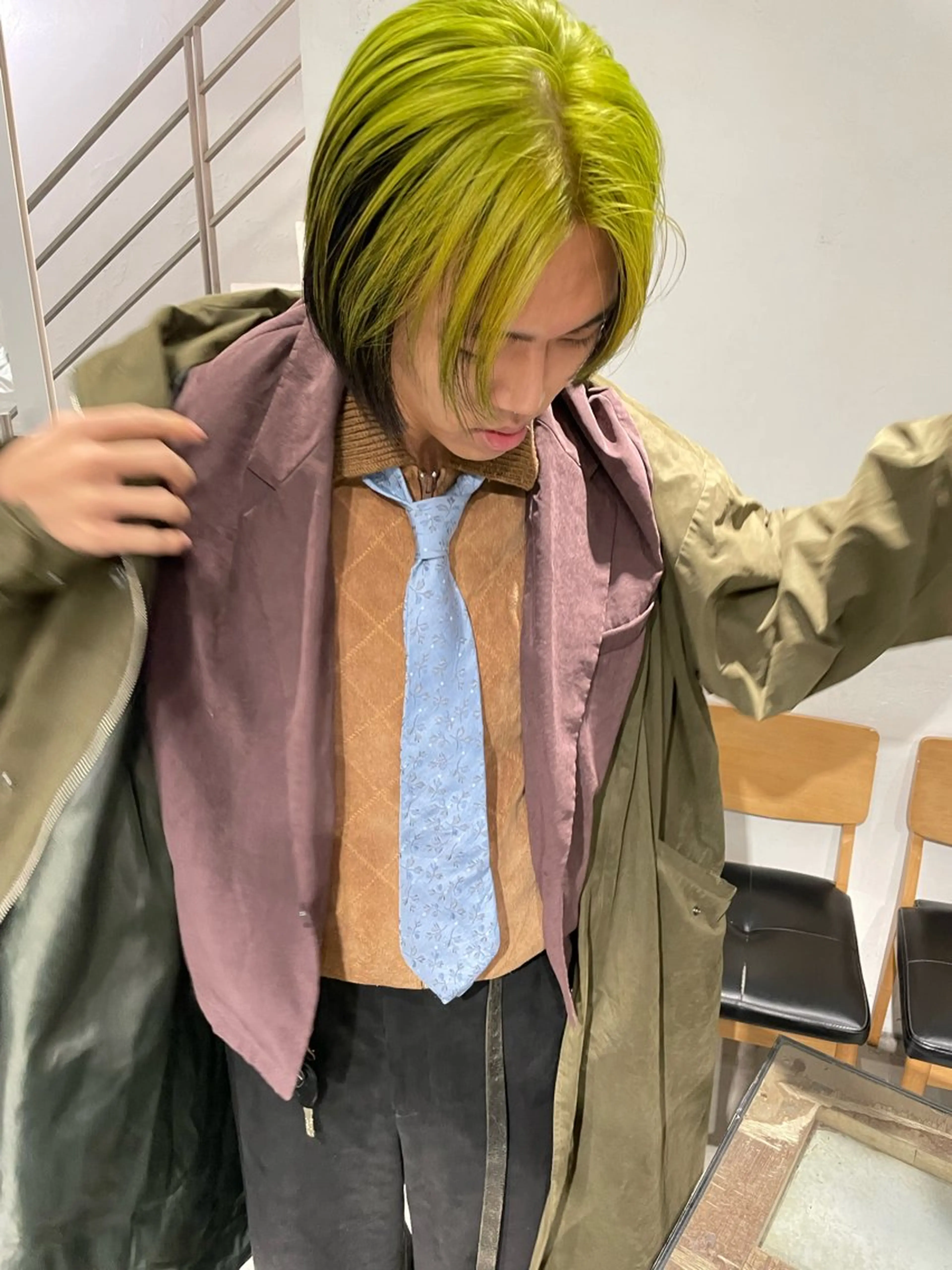 ショート カラー メンズ メンズブリーチ メンズハイライト メンズハイトーン メンズインナーカラー メンズパーマ ヘアカラー トリートメント スパイラルパーマ 🌐hina⭐️のヘアスタイル