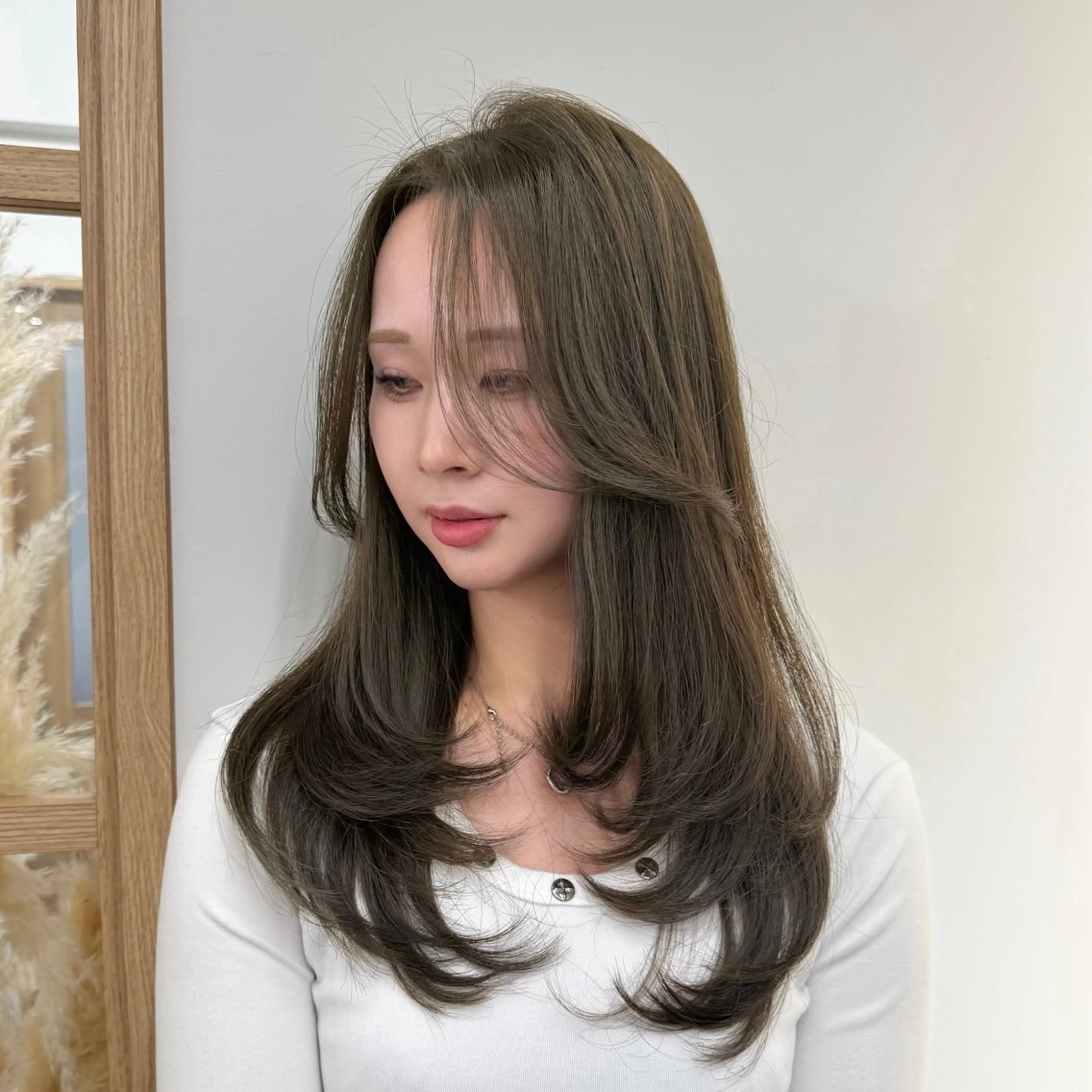 セミロング カラー 柔らかオリーブ🌿 HIMARI🌻のヘアスタイル