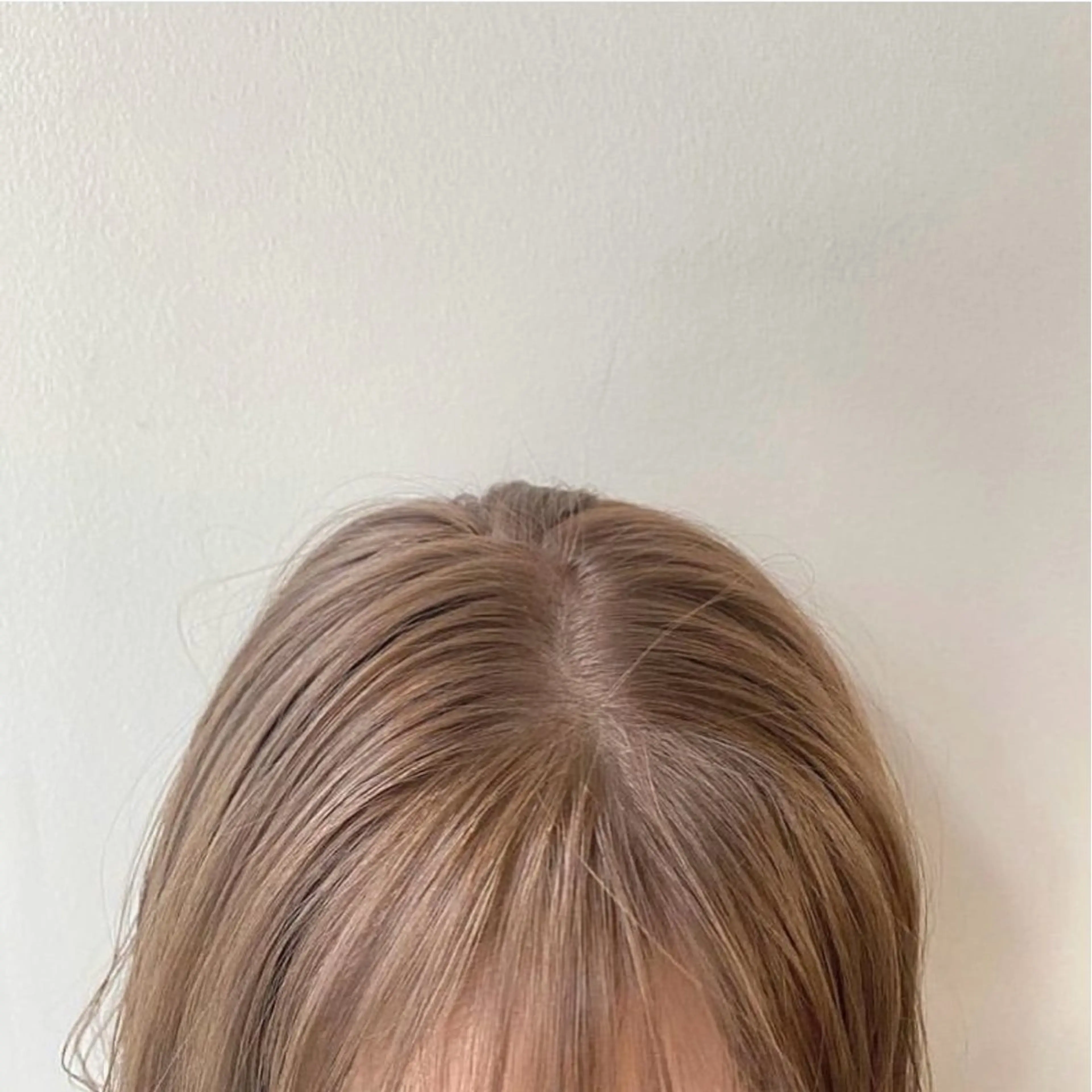 ミディアム カラー ベージュカラー ブリーチ ヘアカラー 金子 詞音のヘアスタイル