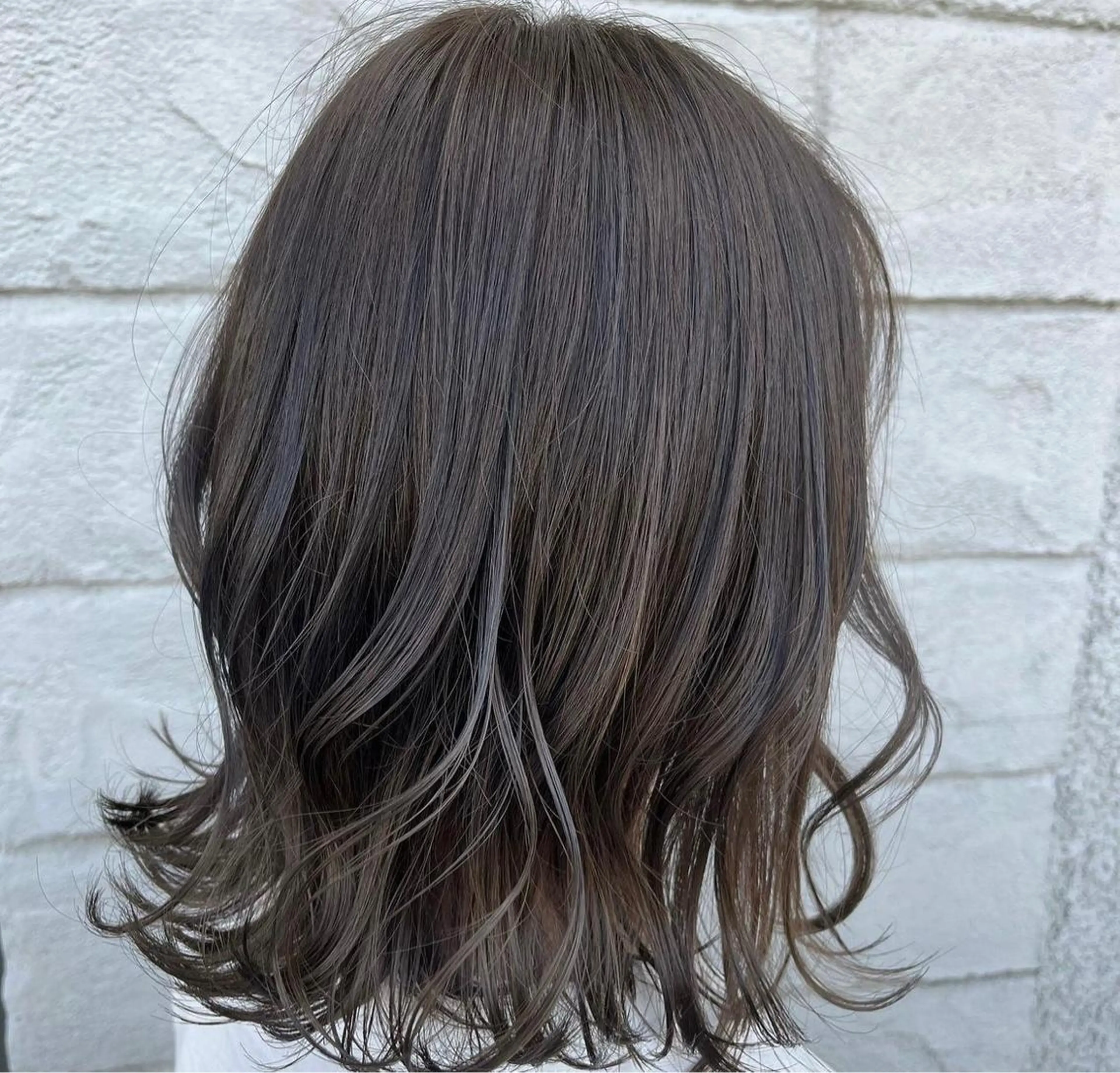 カラー 大賀 チサトのヘアスタイル