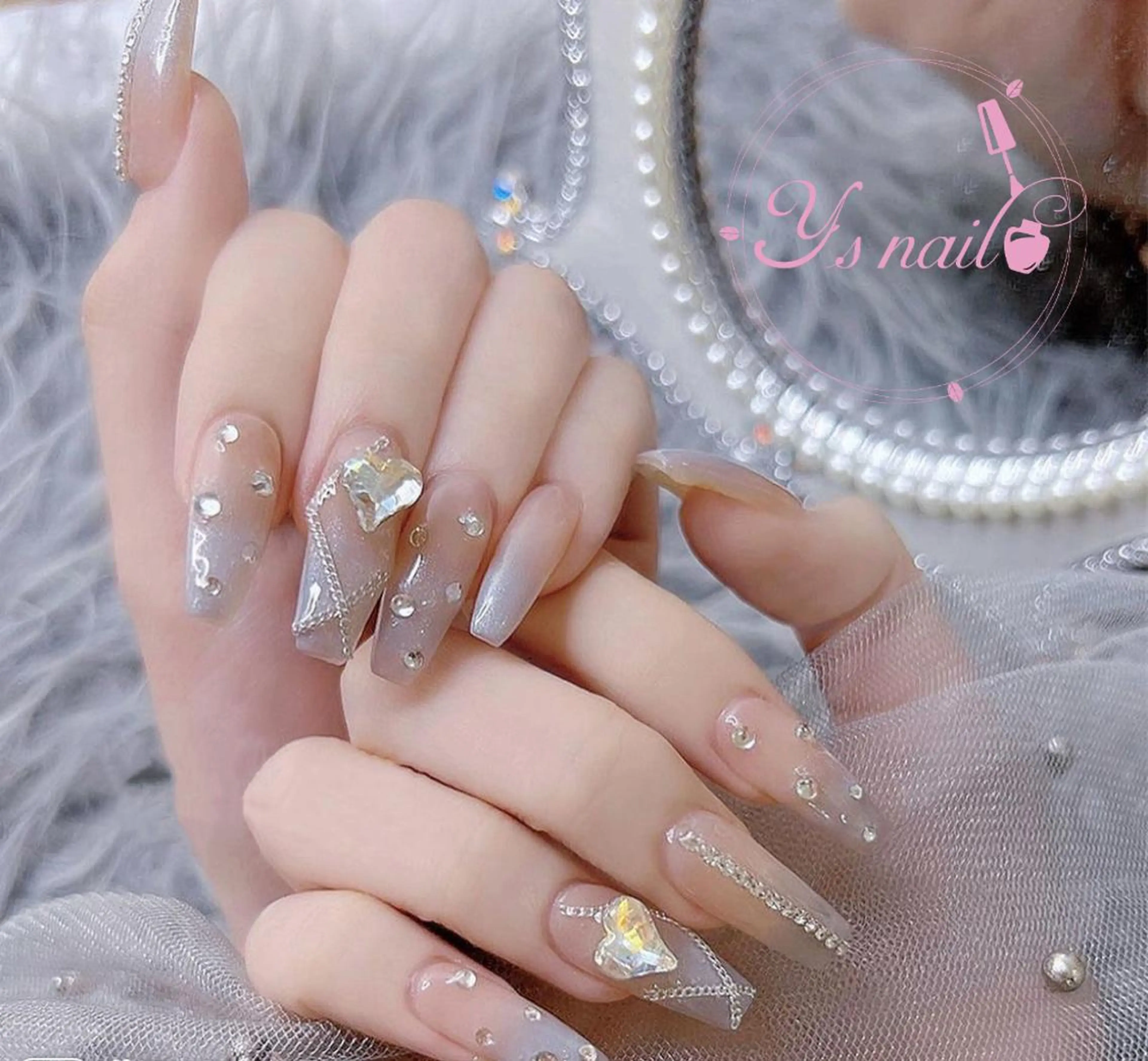 初回オフ込み　ワンホンネイル　パーツつけ放題の写真