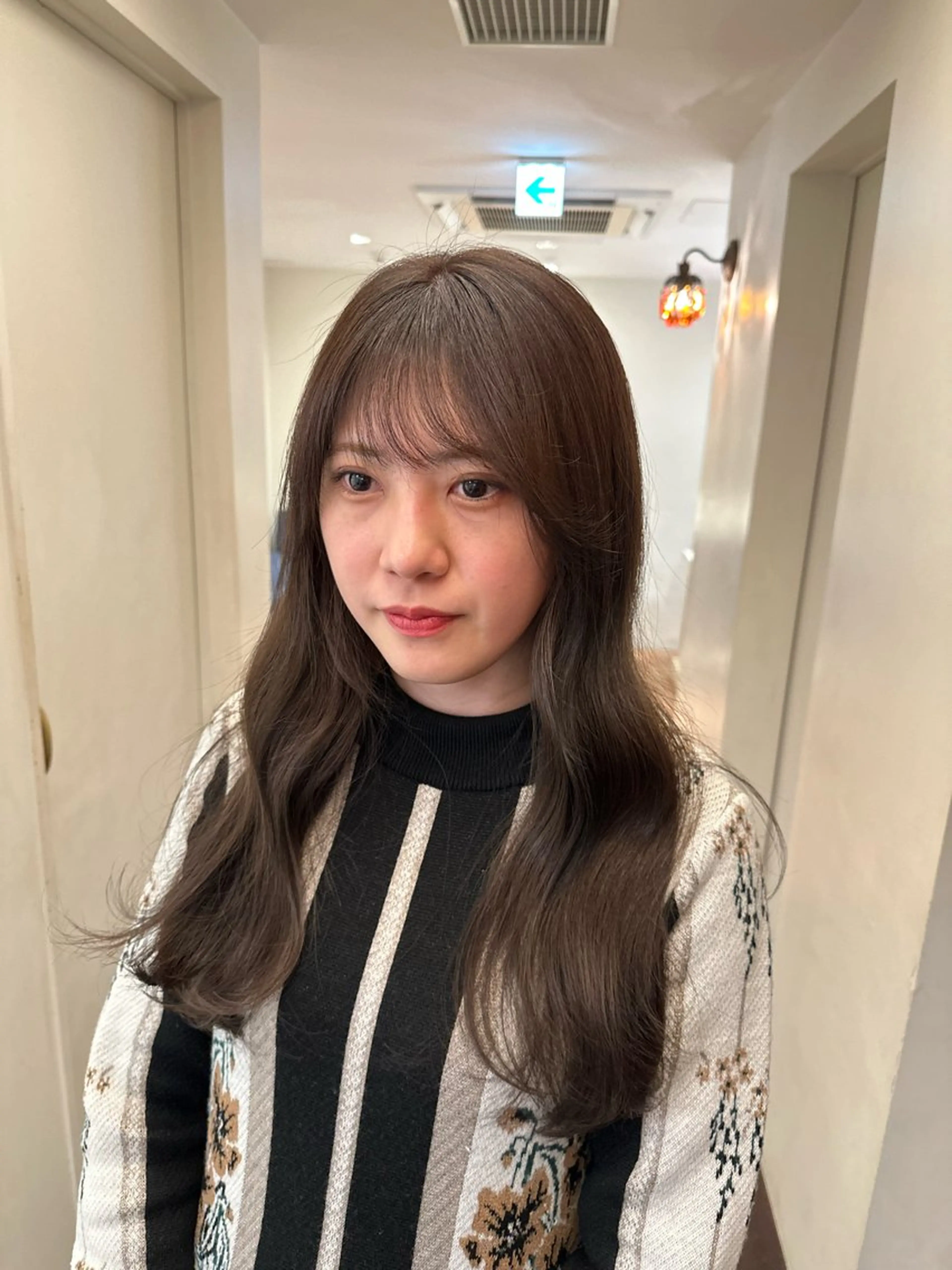 ロング カラー ベージュカラー オリーブベージュ ヘアカラー 安丸 結夏のヘアスタイル