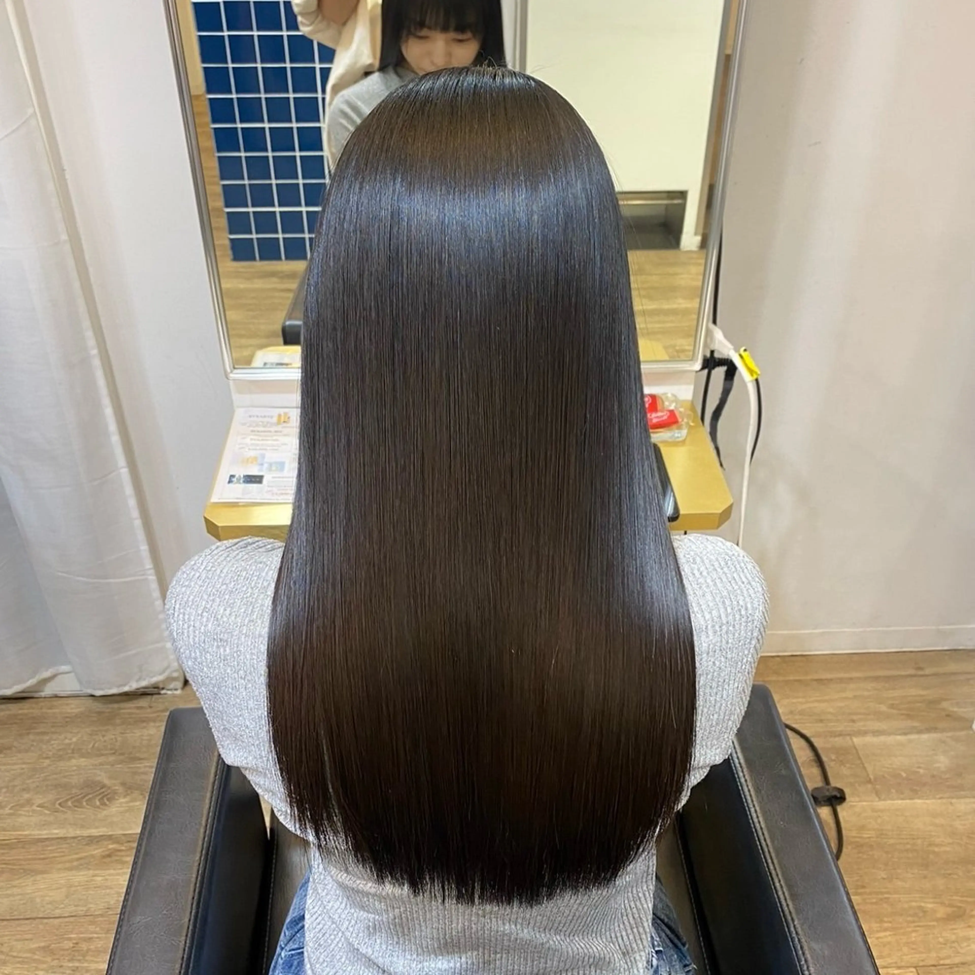 セミロング カラー パーマ ベージュカラー 黒髪 ブルーカラー ブルーブラック ブラウンカラー カット 縮毛矯正 トリートメント akira｜ 透明感ベージュ｜梅田のヘアスタイル