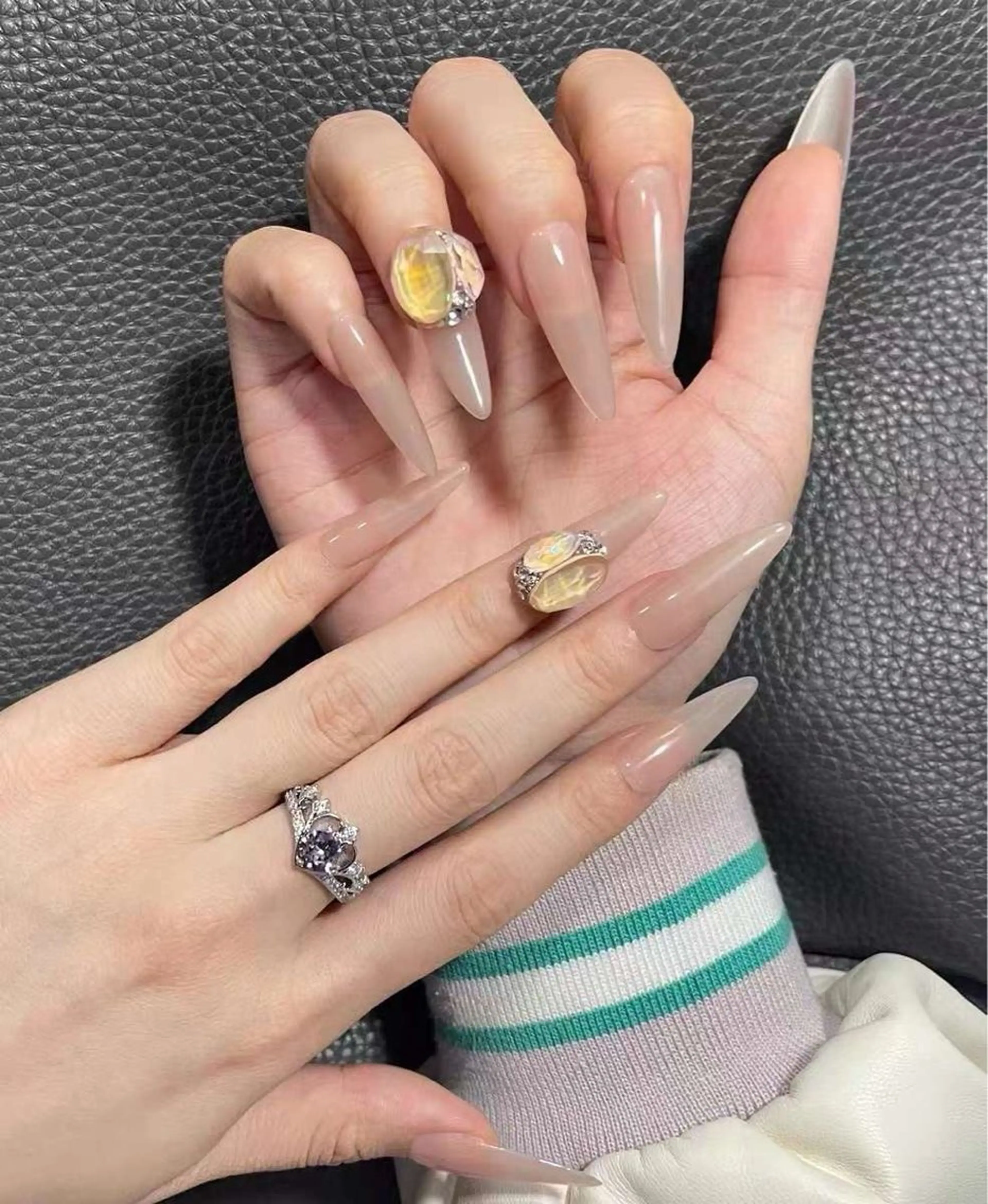 ネイル フットネイル フレンチネイル ゴージャス ハート キラキラネイル ハンドネイル MoonNail ユリ🌸のネイルデザイン