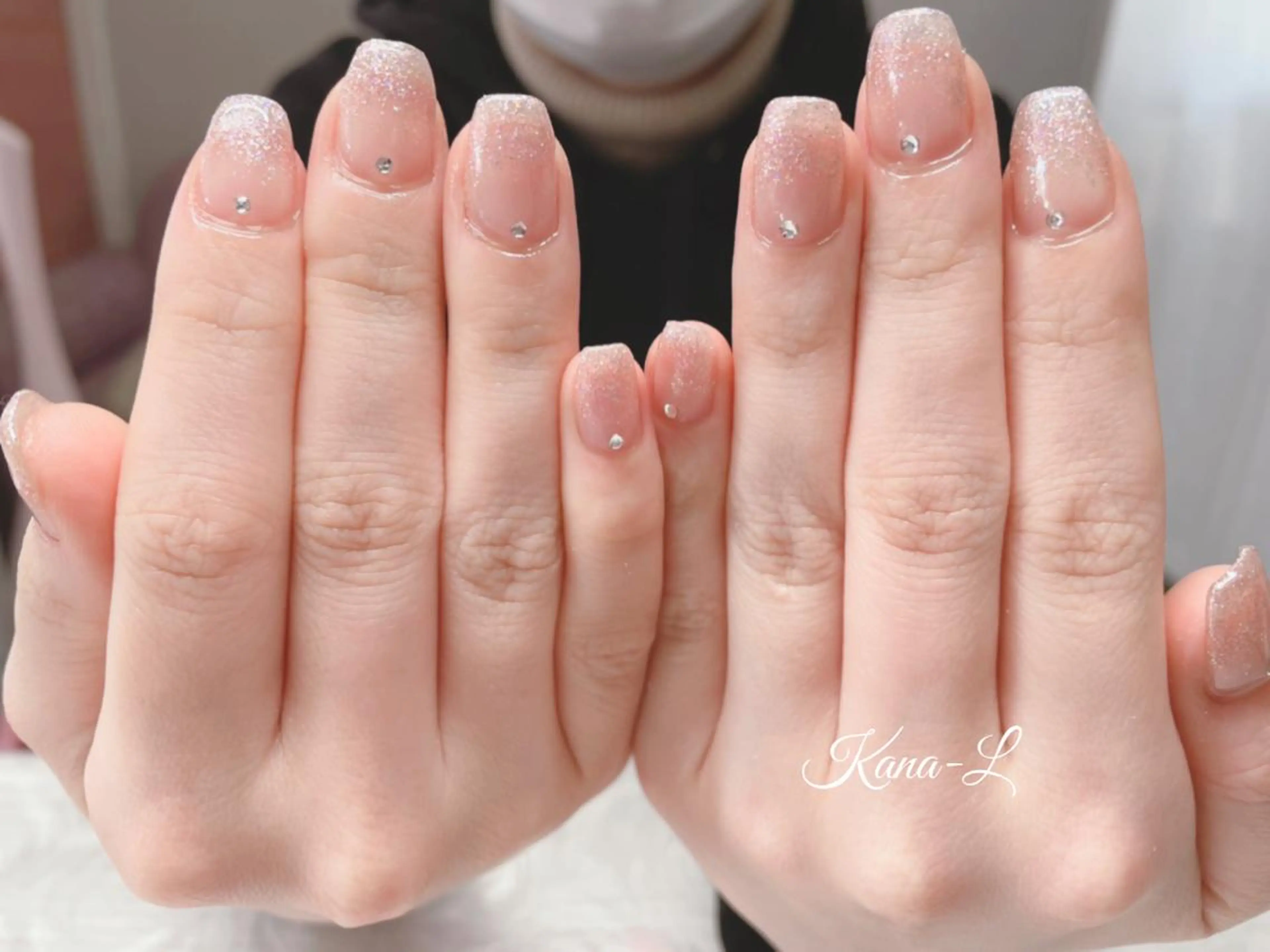 カラー ネイル グラデーションカラー グラデーション ラメ(グリッター) ラメグラデーション 春ネイル 芦辺 香奈のネイルデザイン