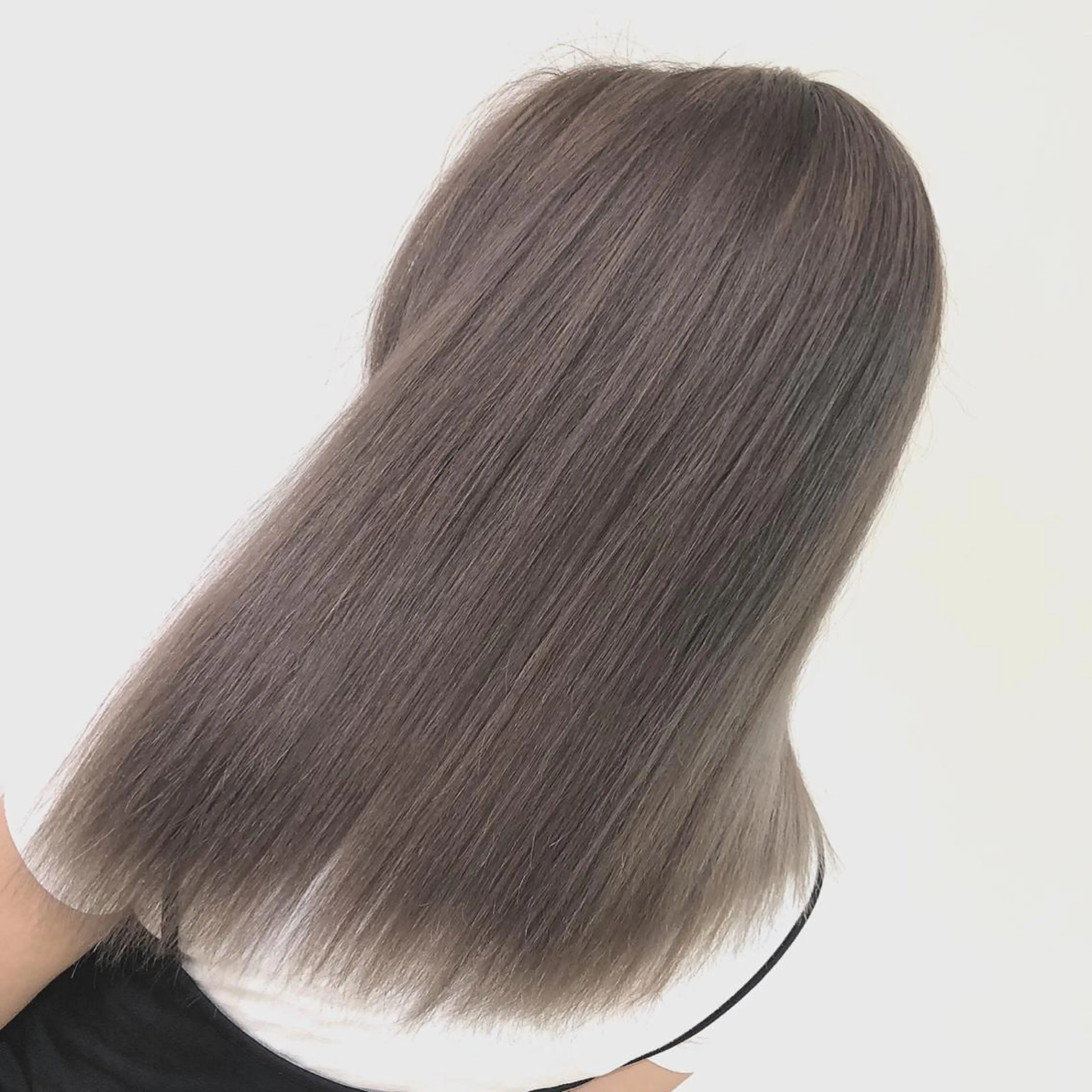 セミロング カラー アディクシーカラー アッシュ 透明感カラー 海外レイヤー/ レイヤーカット/和田のヘアスタイル