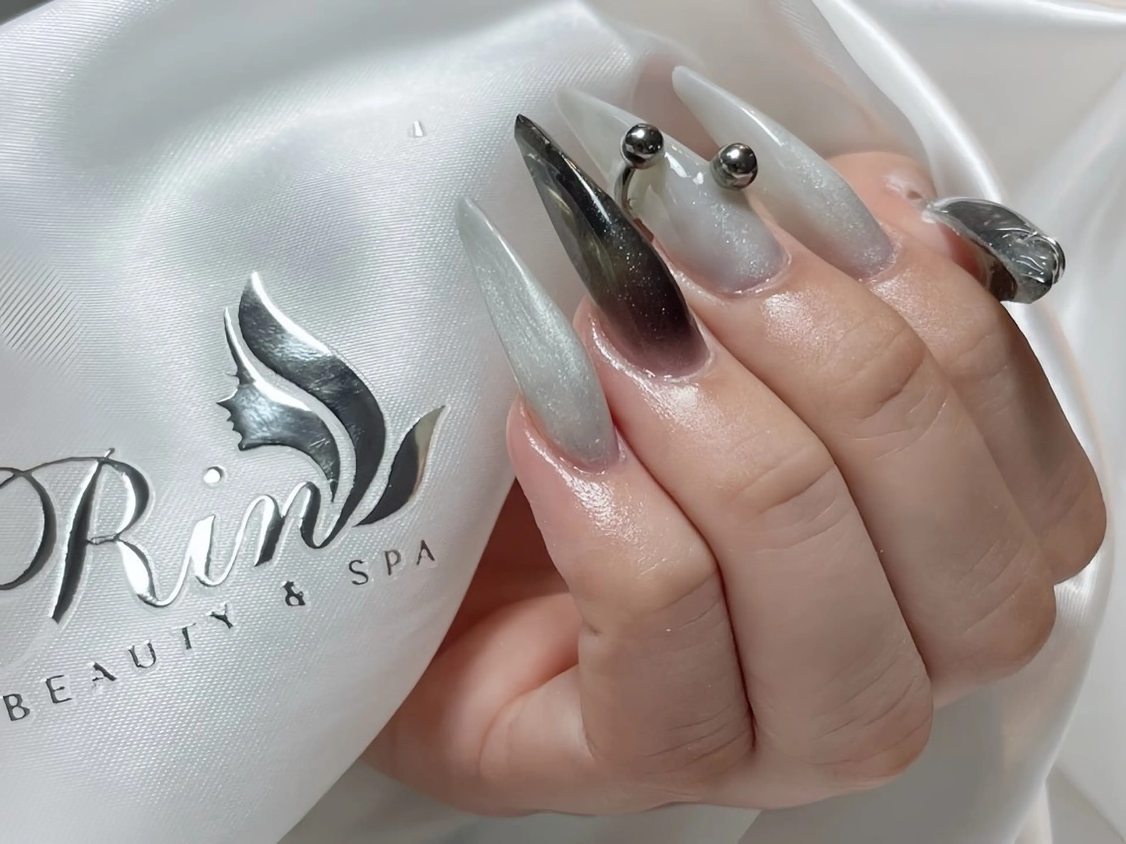 ネイル アニマル柄 ボルドー ブラウン チークネイル フレンチネイル ハンドネイル Rin Nail 新大久保店のネイルデザイン