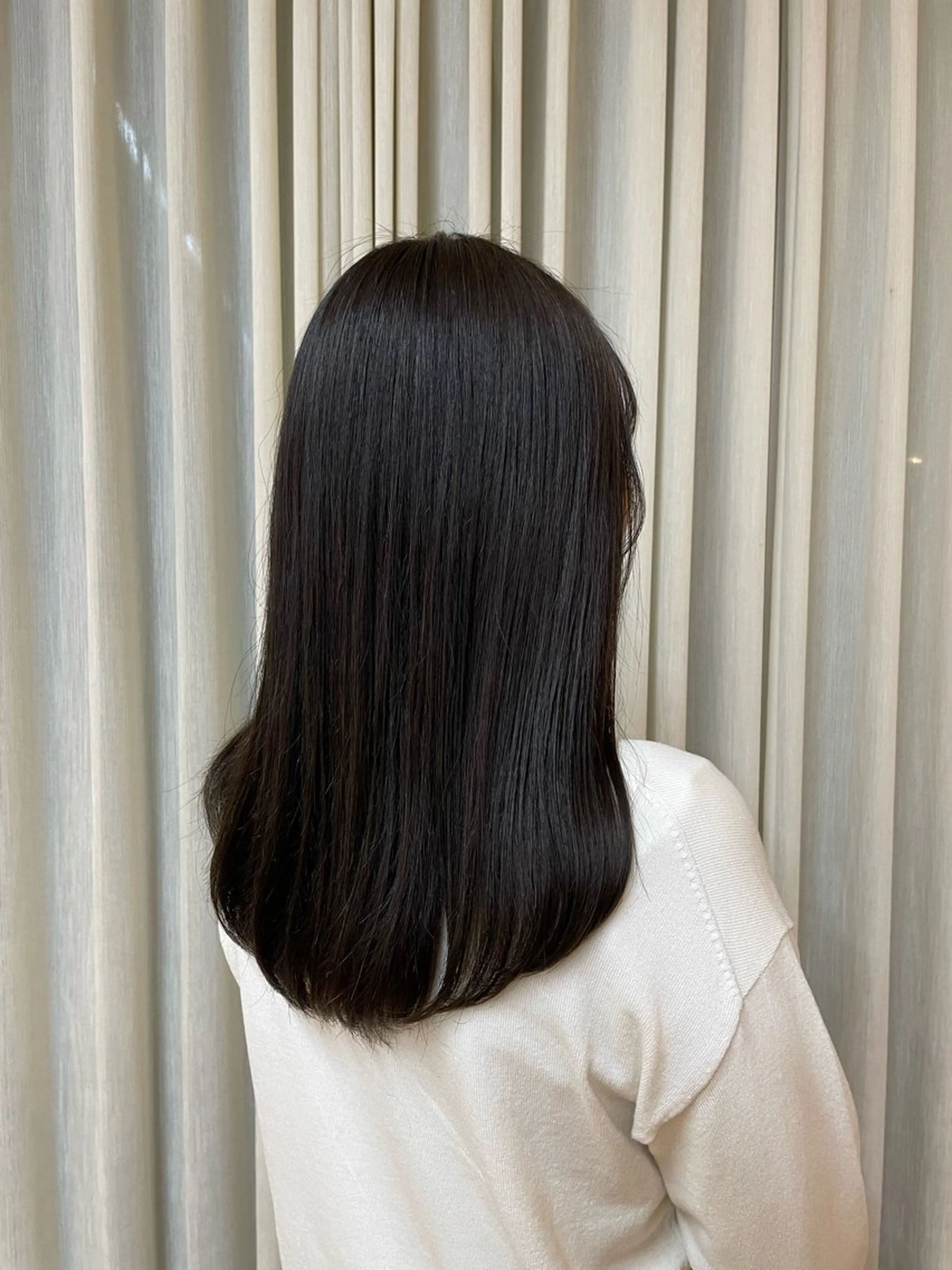 セミロング カラー ヘアアレンジ mina / 透明感ベージュカラーのヘアスタイル