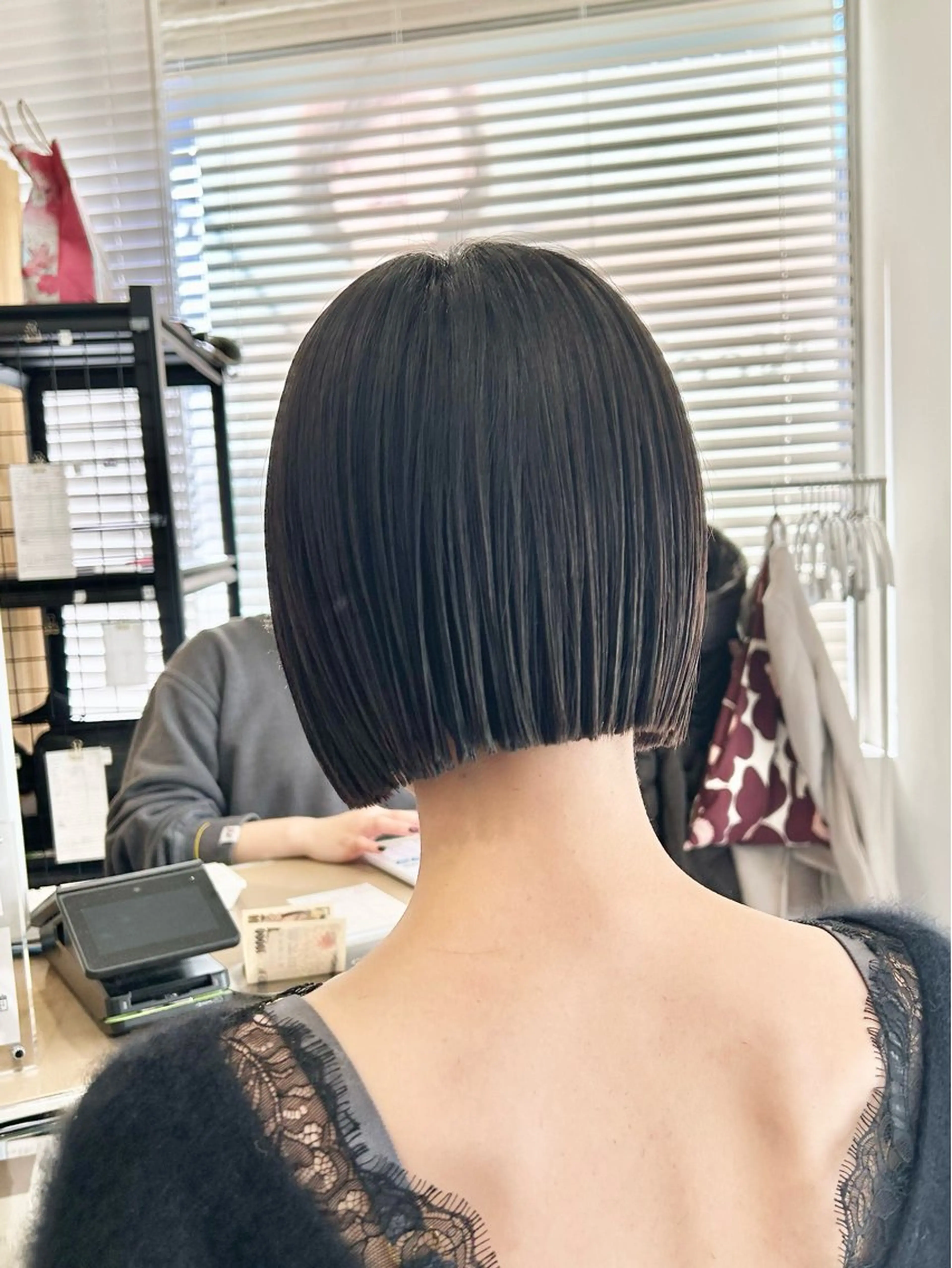 ショート カラー カット ヘアカラー トリートメント ぱつっとボブ/ 小野あかねのヘアスタイル