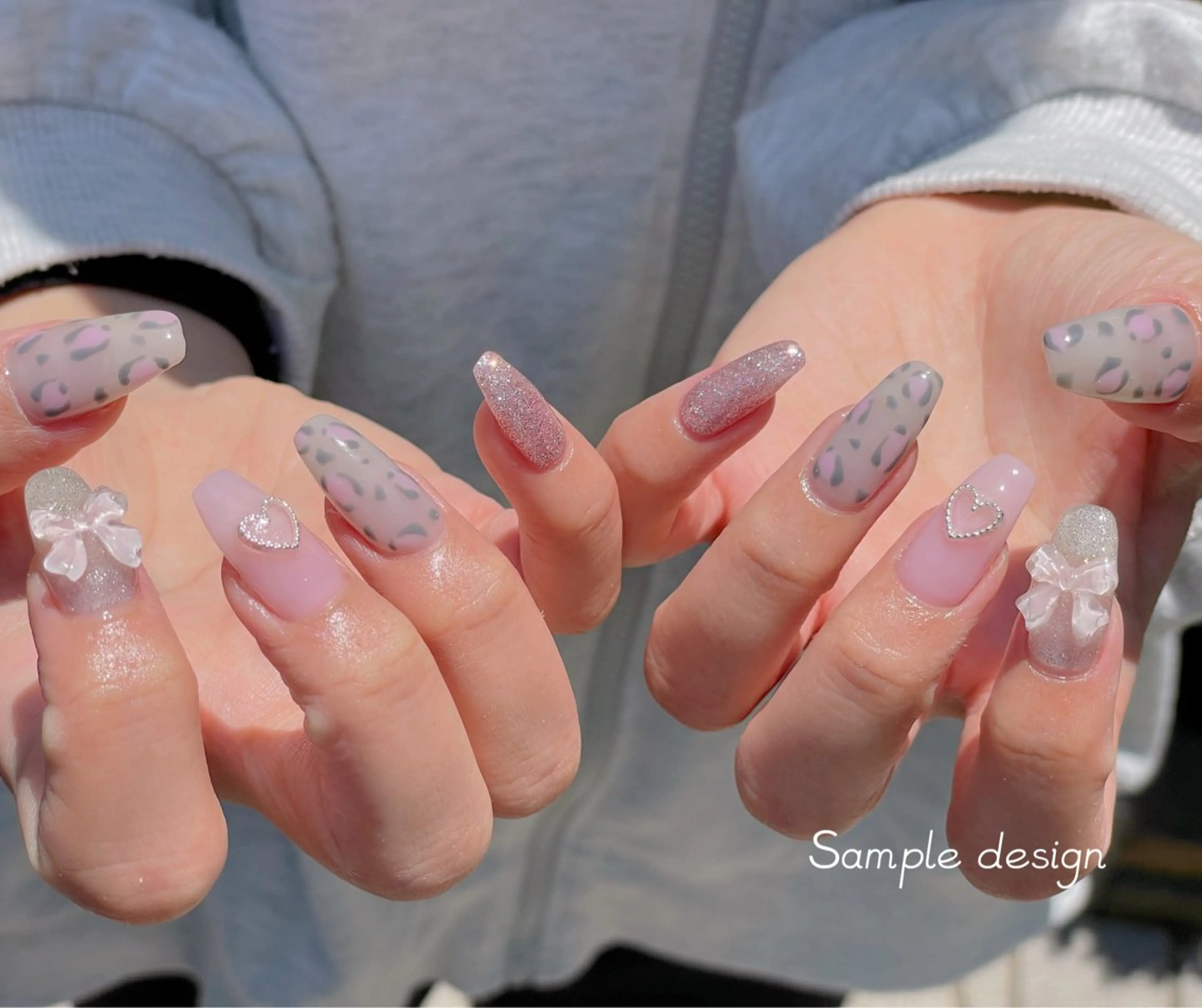 ネイル アニマル柄 キラキラネイル ハンドネイル Mus’Fam 入谷玲生奈のネイルデザイン