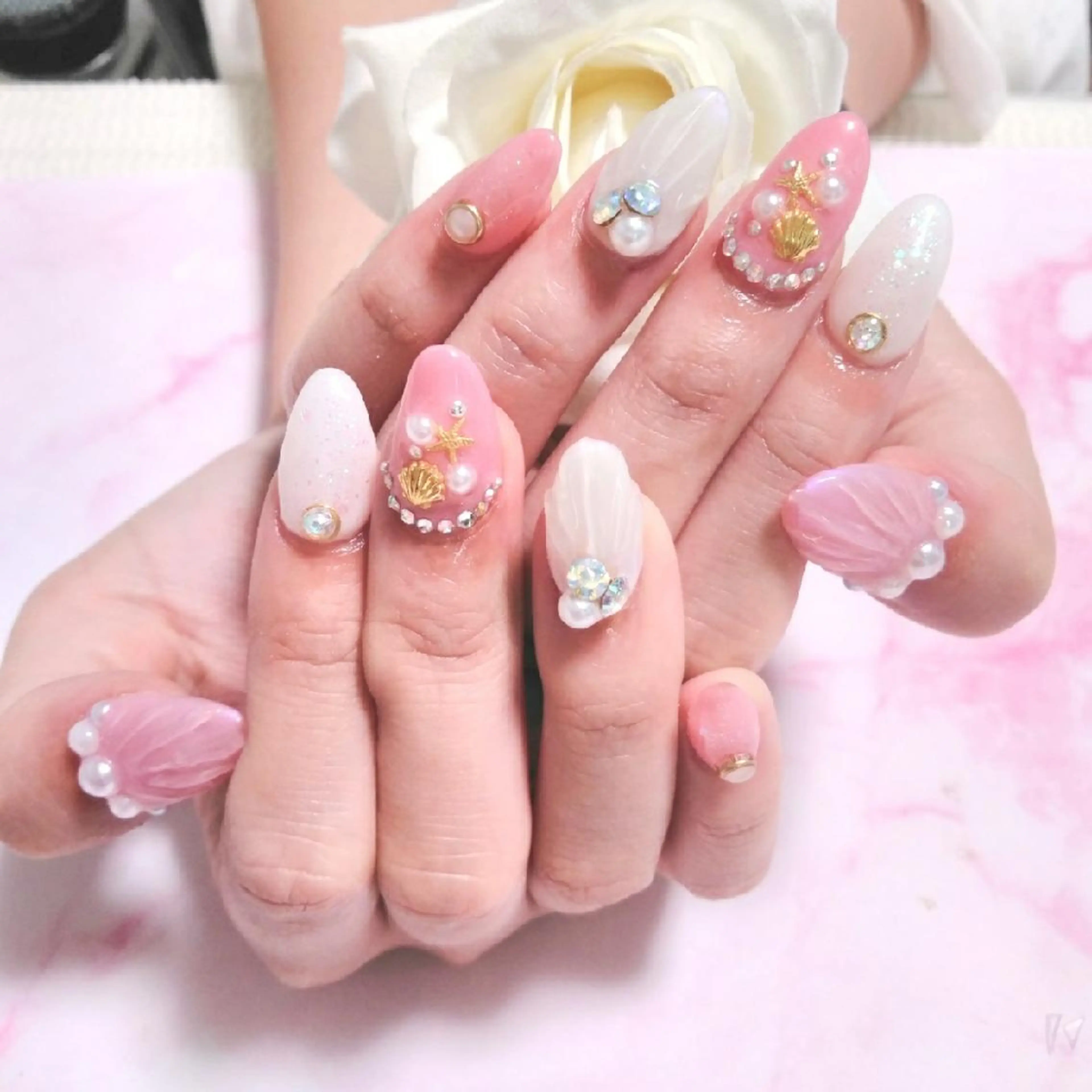 ネイル エステとネイル ローズコンフォートのネイルデザイン