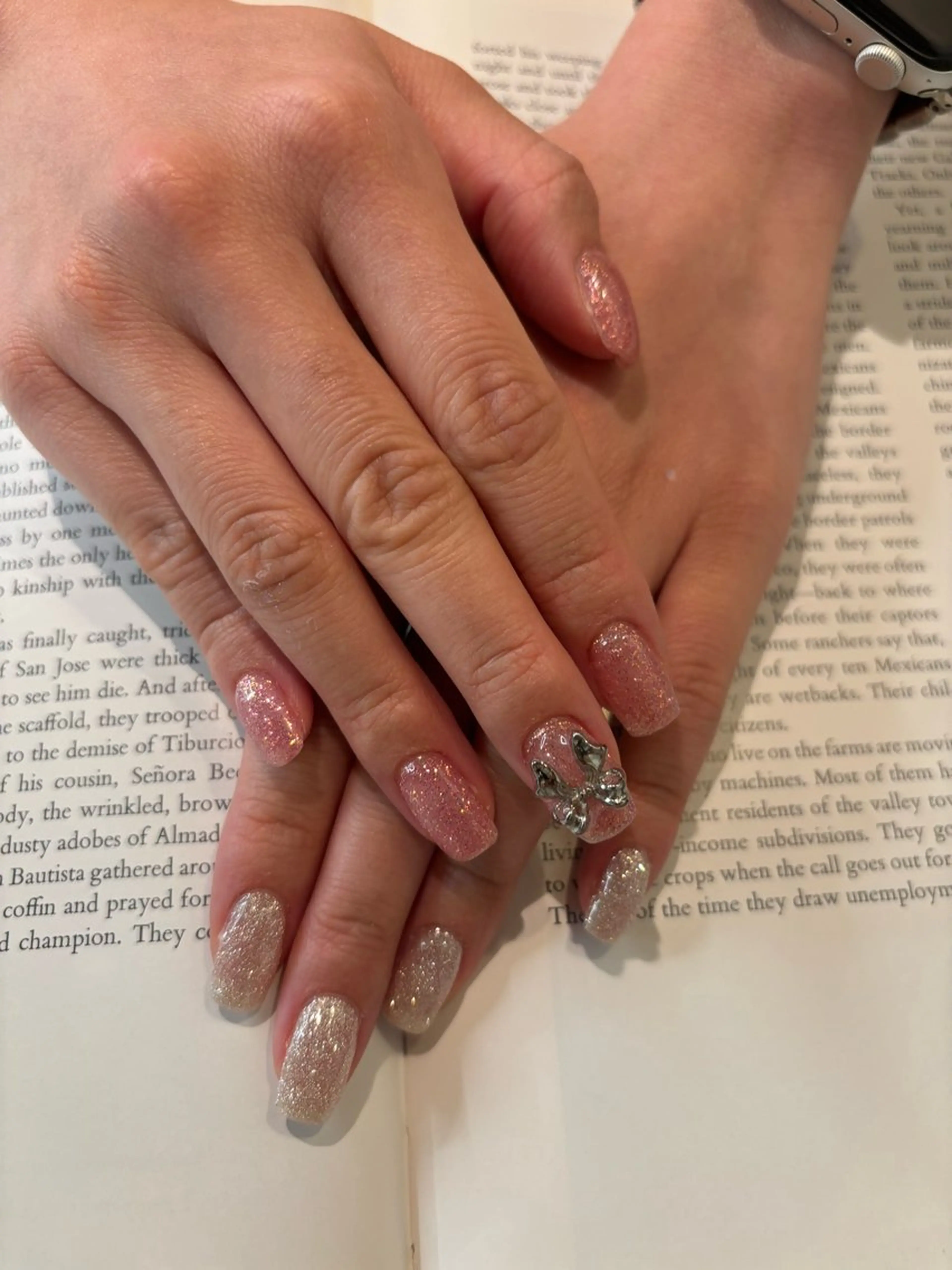 ネイル ラメ(グリッター) ワンカラーネイル リボン ハンドネイル era Sahoのネイルデザイン