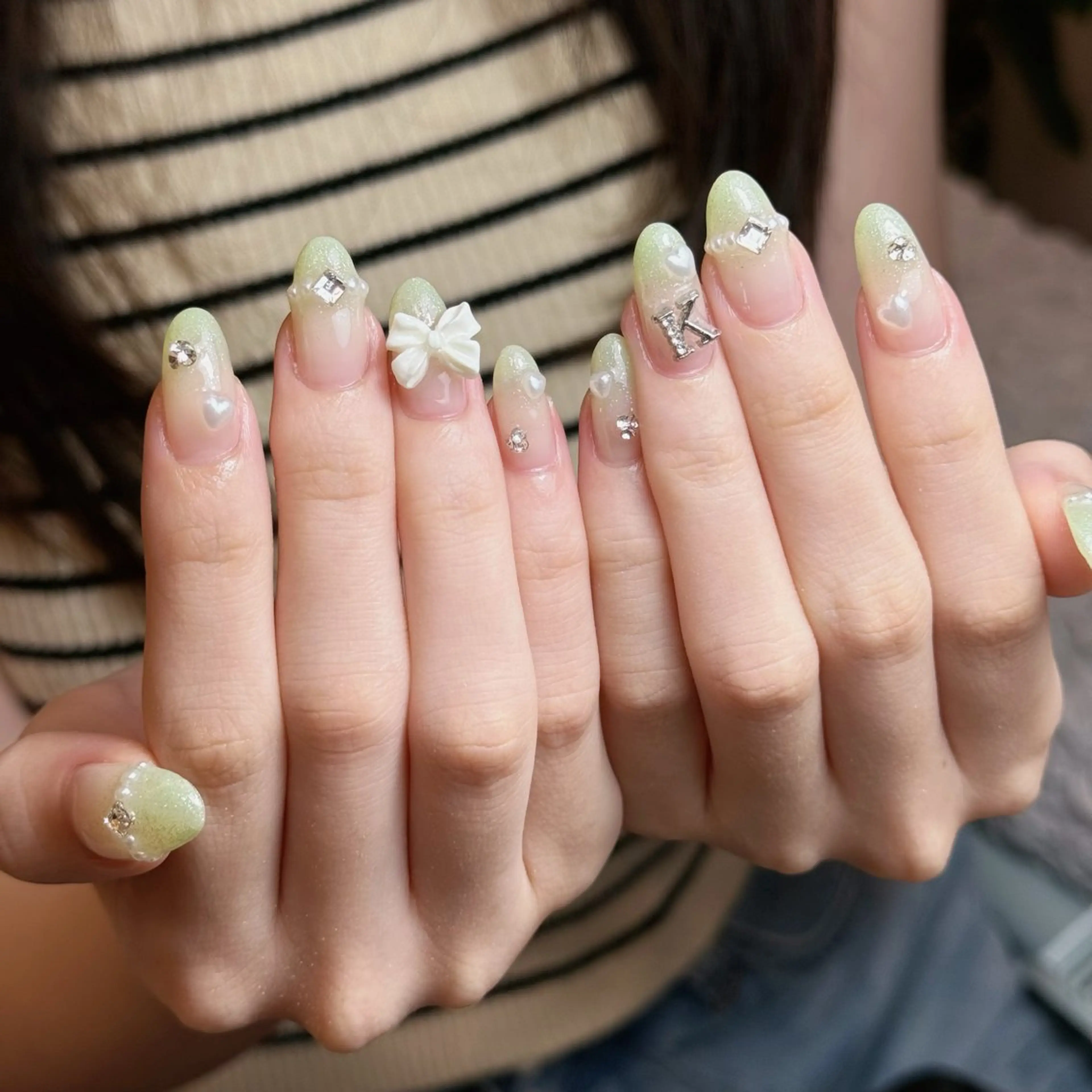 ネイル ガーリー グラデーション キラキラネイル 韓国ネイル ラメ(グリッター) nailsalon ChuColaのネイルデザイン