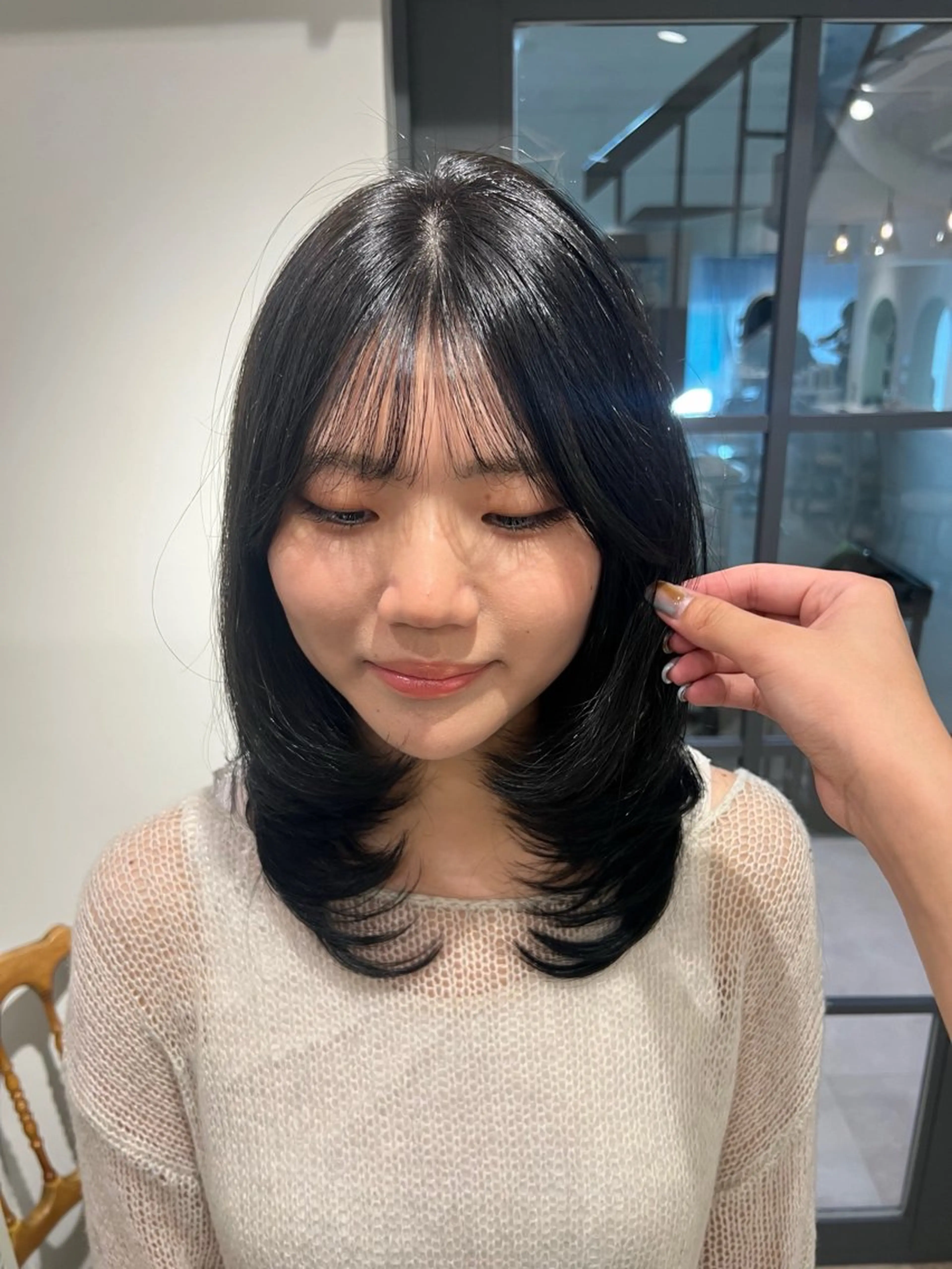 ミディアム レイヤーカット クレビアヘアーアンドエステ(CreBiA-hair&esthe-)所属・塚本 希来のヘアスタイル