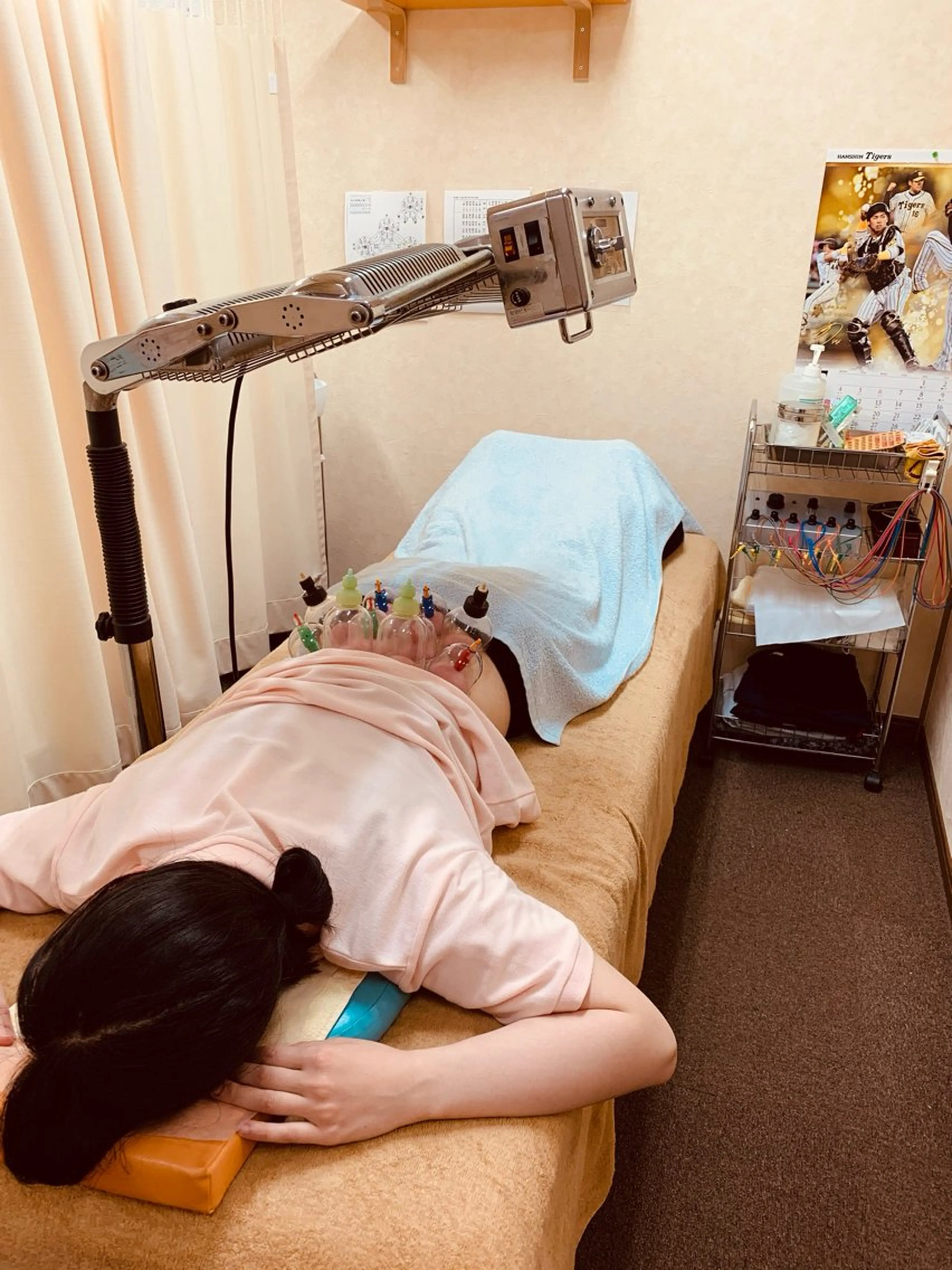 骨盤プログラム（全身マッサージ、骨盤矯正、骨盤エアーコンプレッサー、腰吸玉、脚リンパオイルマッサージ）の写真