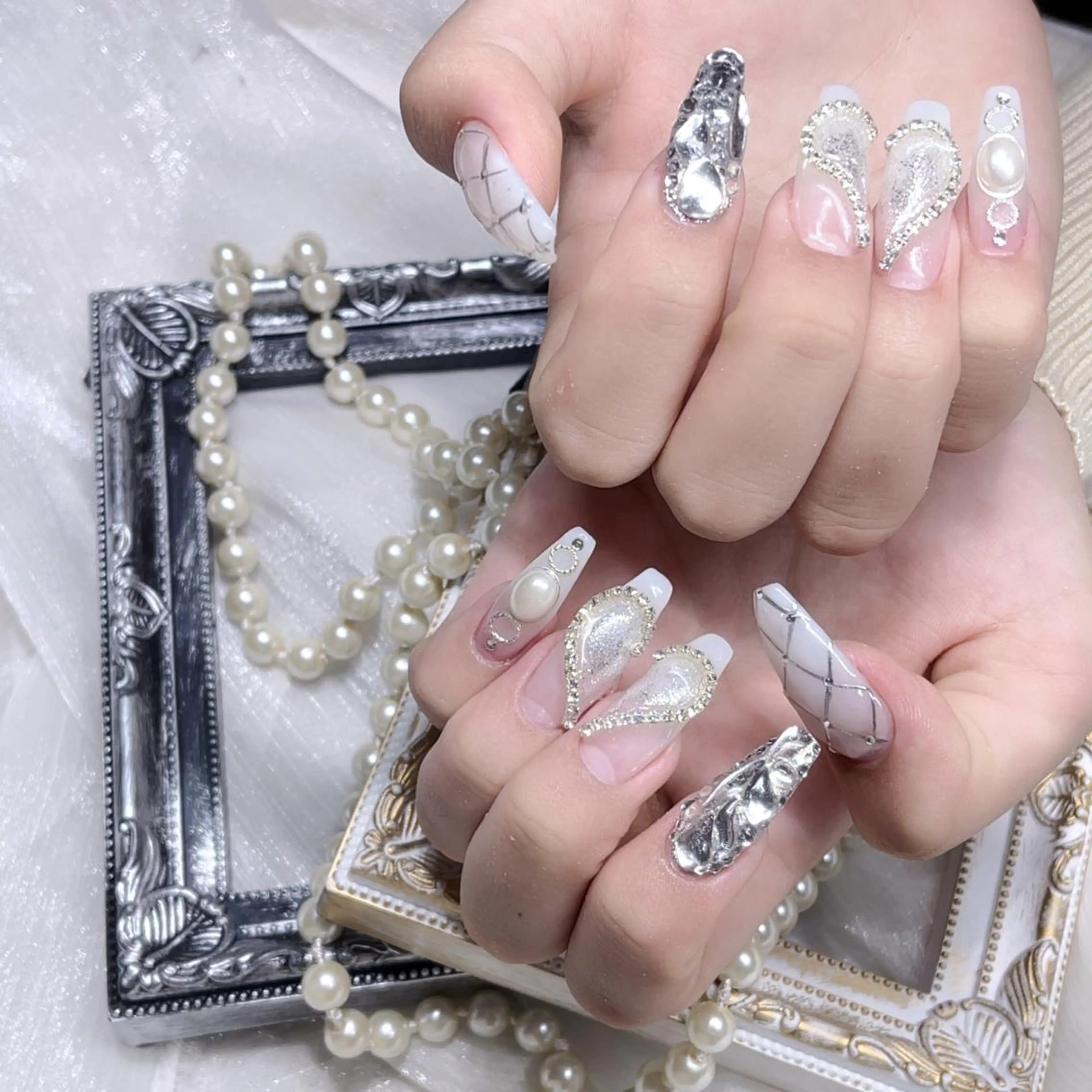 ネイル ハンドネイル Queens ciciのネイルデザイン