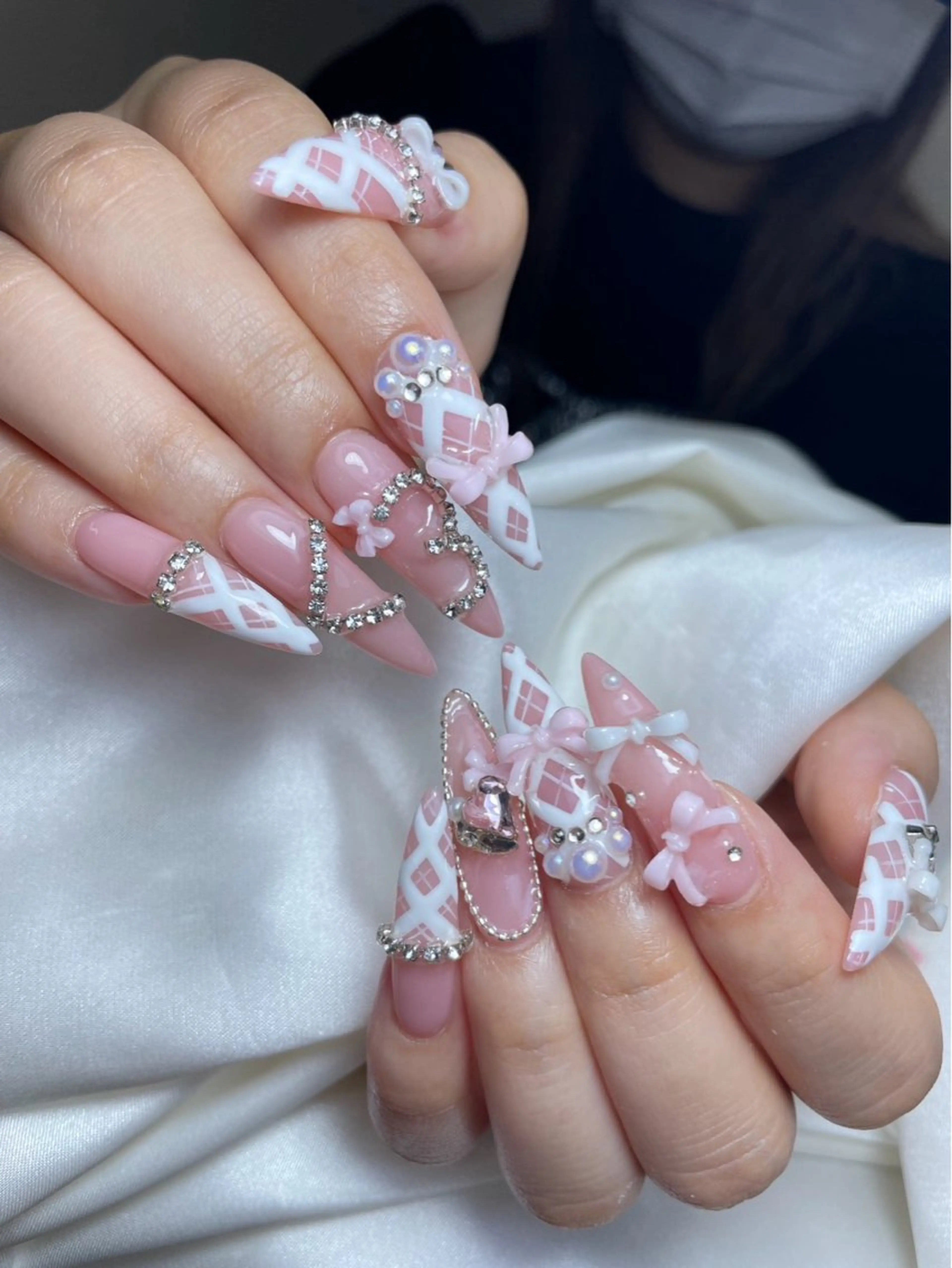 ネイル チークネイル 長さ出し フットネイル ジェルネイル 卒業式 ハンドネイル 𝓐𝓷𝓻𝓲 XiinhNailのネイルデザイン