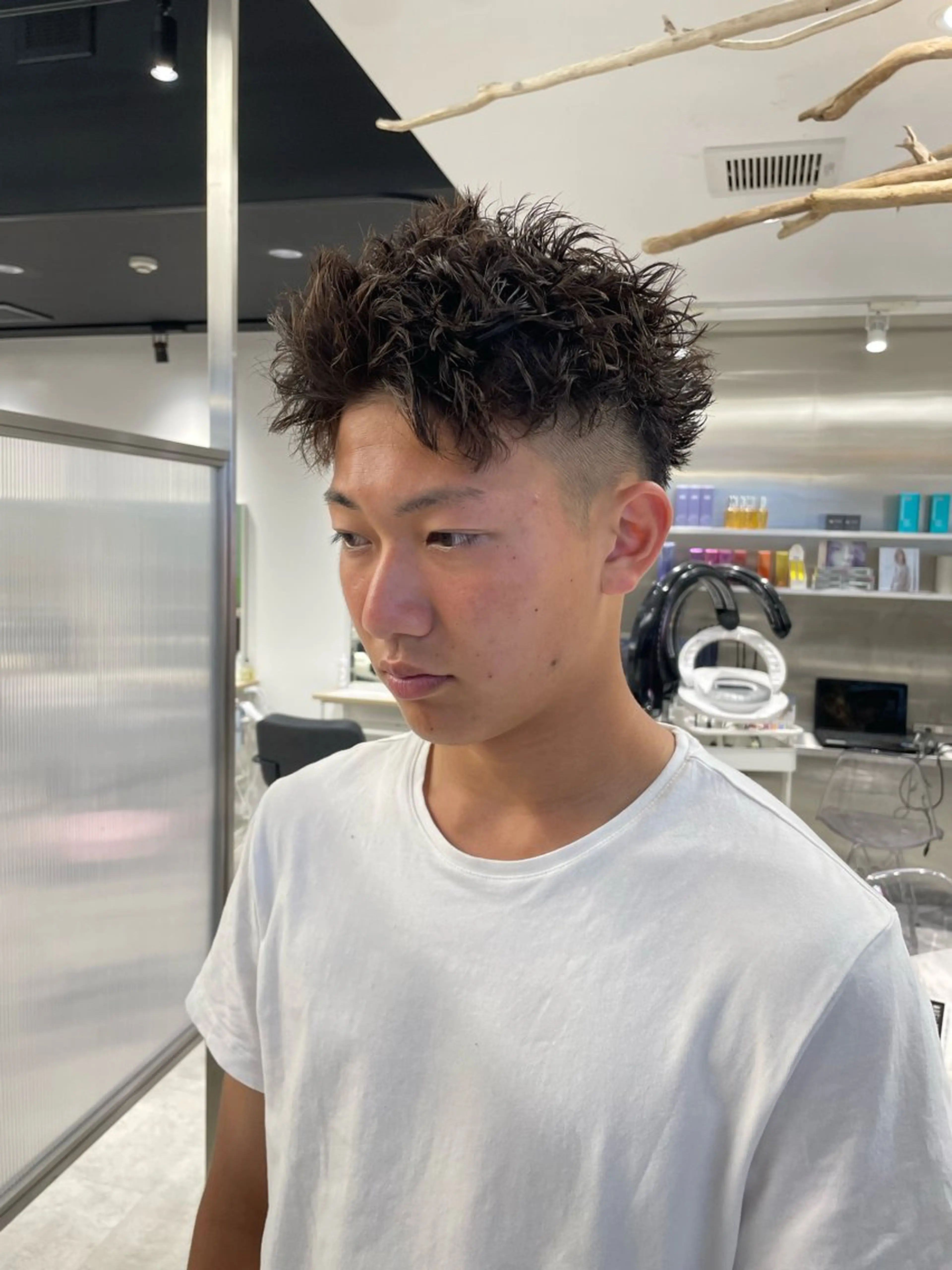 ショート パーマ メンズ メンズメッシュ メンズパーマ メンズツイストパーマ 波巻きパーマ スパイラルパーマ カット パーマ フェザーショート⚡️ REONのヘアスタイル