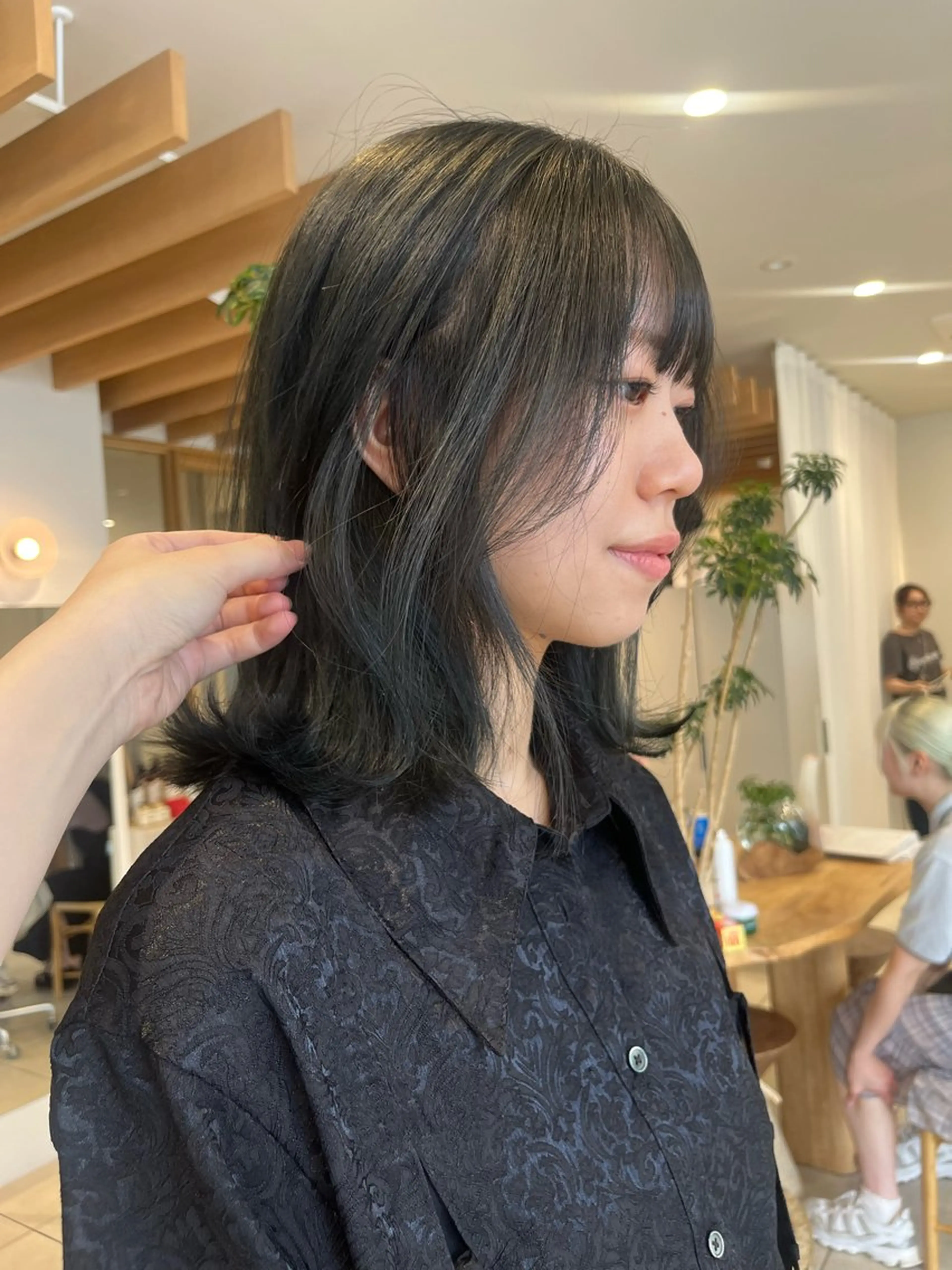 ミディアム カラー ヘアアレンジ ブリーチ オリーブカラー 似合わせカット 外ハネヘア 永田 幸のヘアスタイル