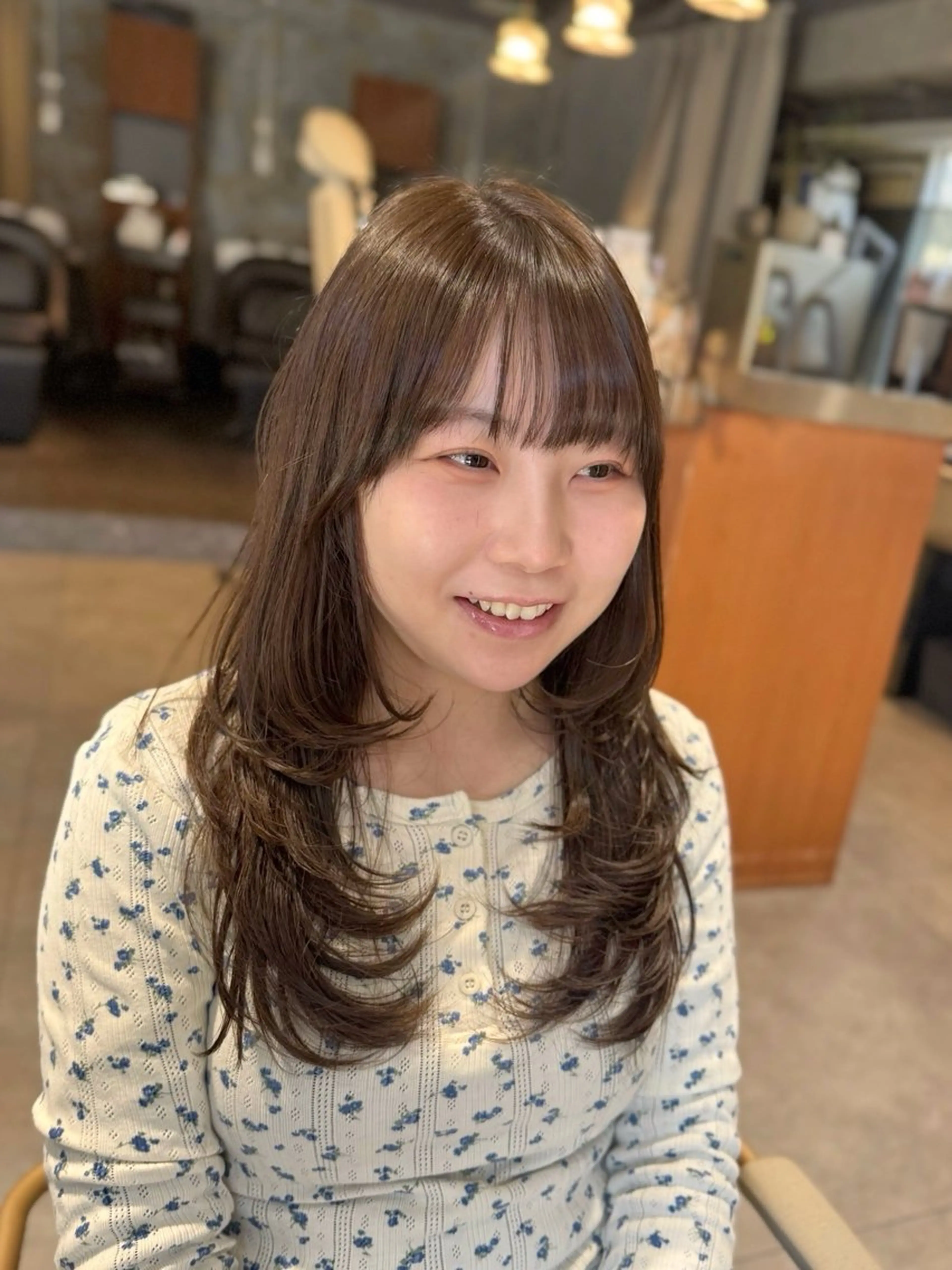ロング esse大阪茶屋町店所属・レイヤーカット 新井田陽寿のヘアスタイル
