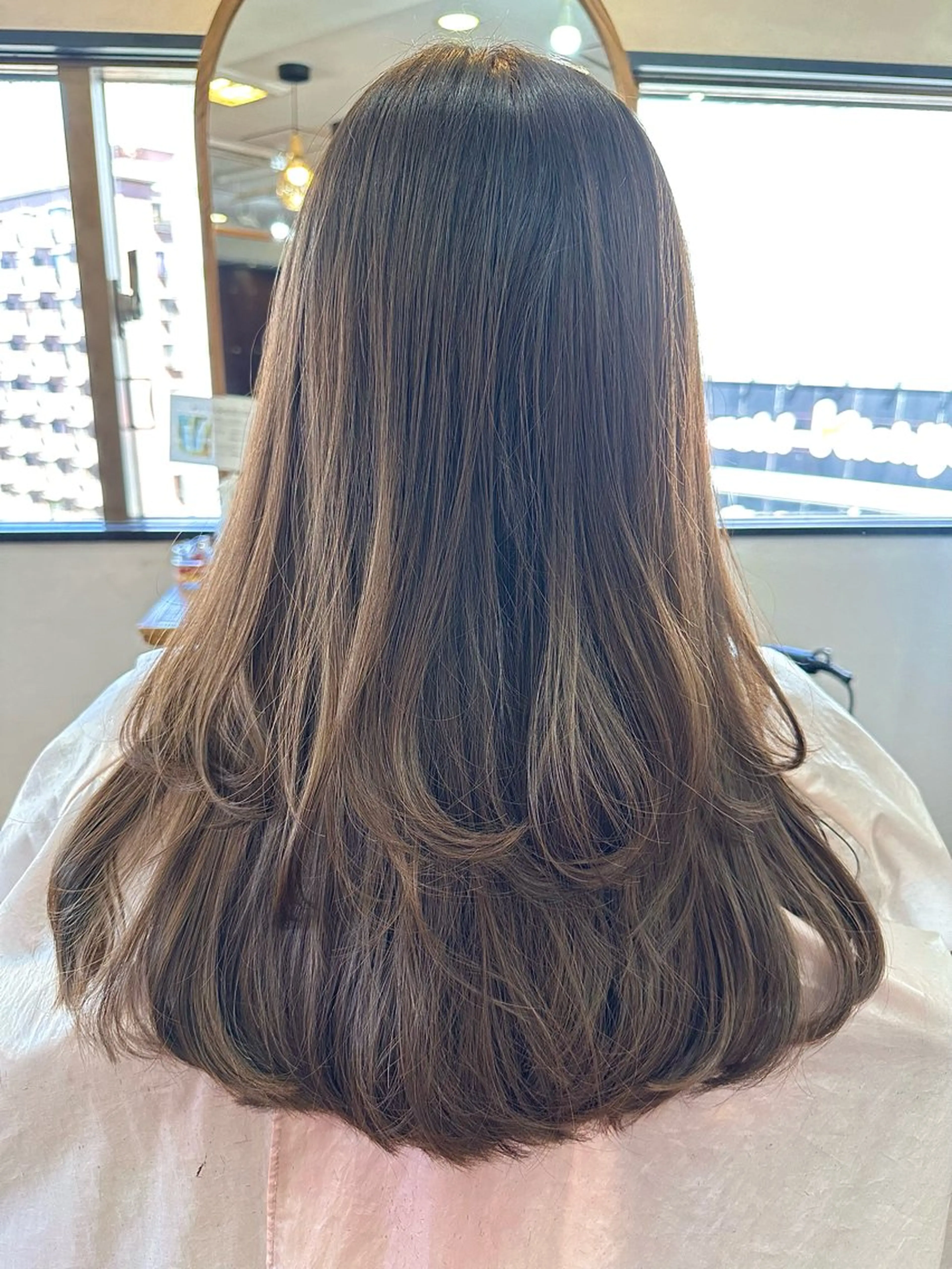 ロング カラー ベージュカラー ブリーチ ケアブリーチ イヤリングカラー インナーカラー 大人可愛いレイヤー 大田のヘアスタイル