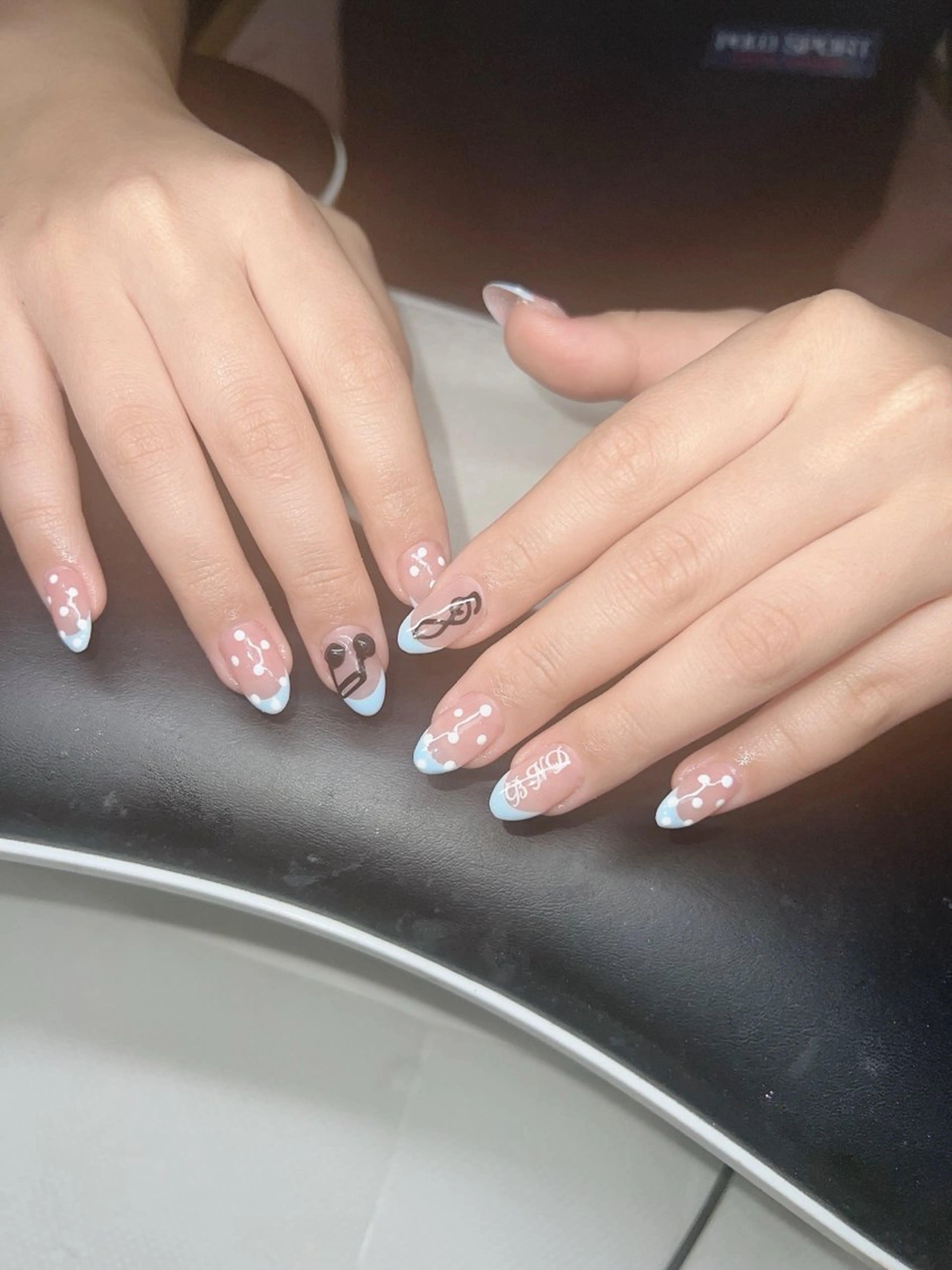 ネイル オーロラネイル チークネイル 長さ出し フットネイル フレンチネイル ハンドネイル Lee Nailsのネイルデザイン