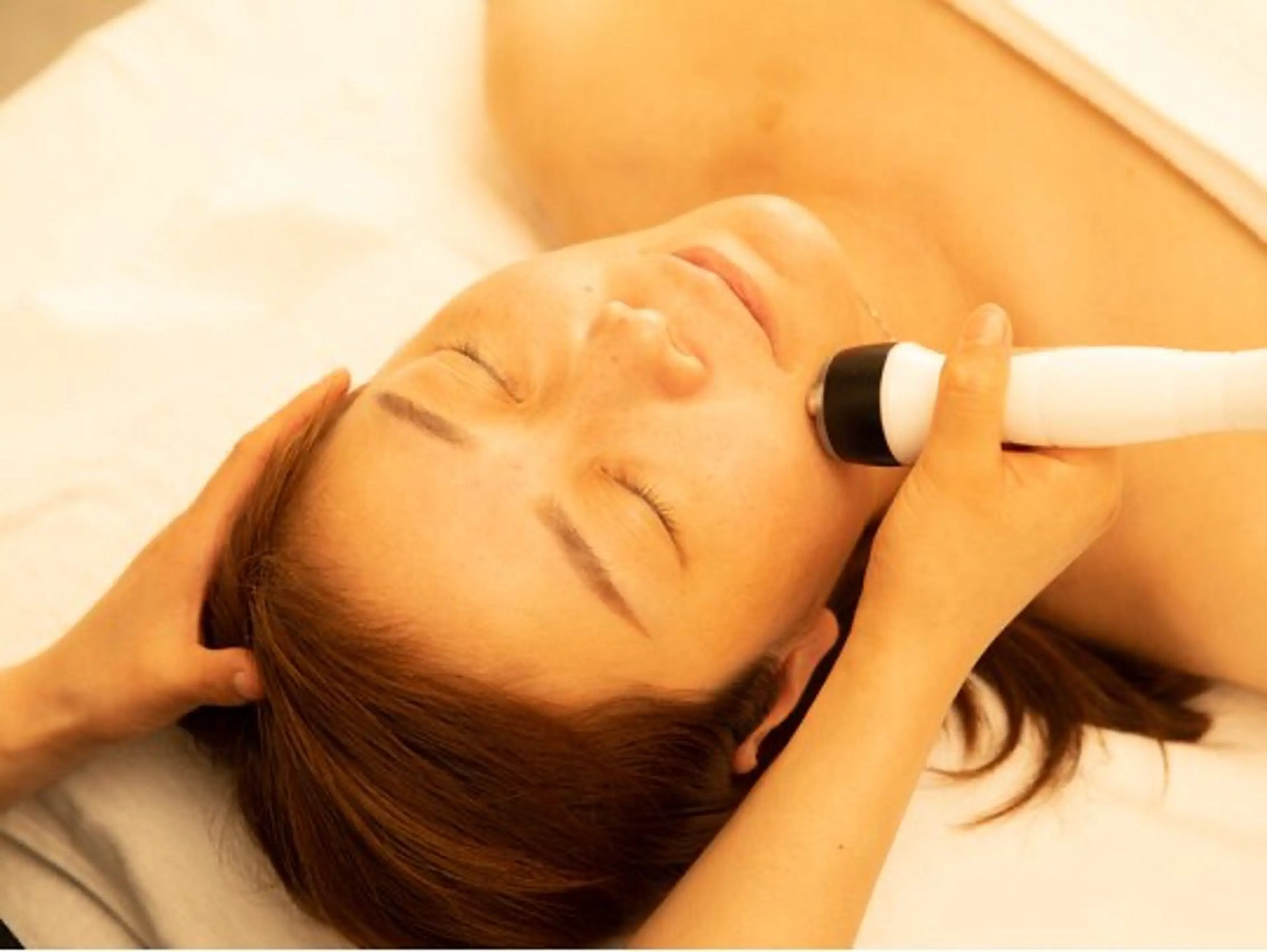 【美肌小顔】ハイパー小顔フェイシャル+デコルテ　60分¥6980の写真