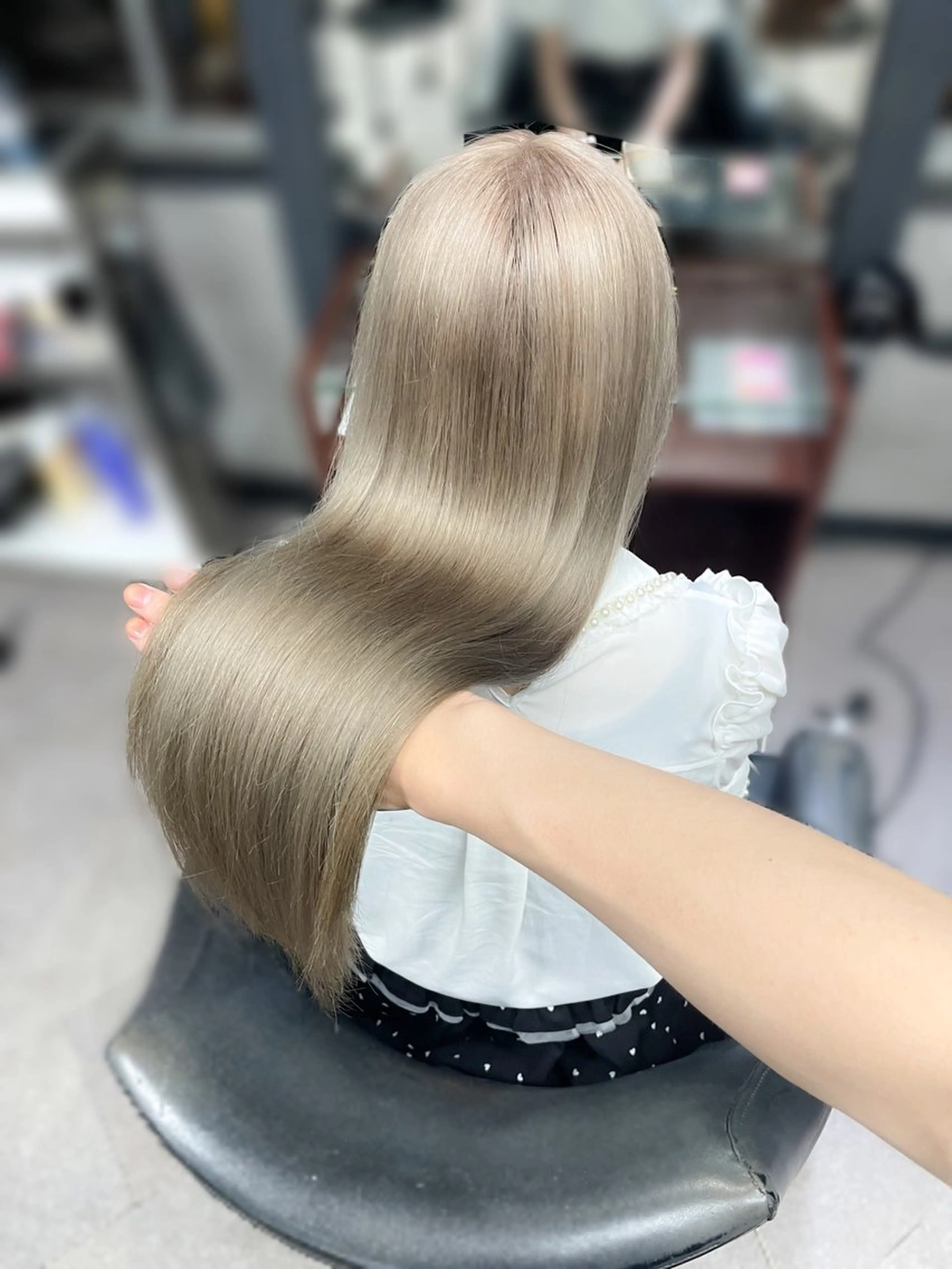 ロング カラー ベージュカラー ブリーチ ホワイトベージュ 髪質改善 トリートメント ハイトーンエクステ 🎩カズキ🎩のヘアスタイル