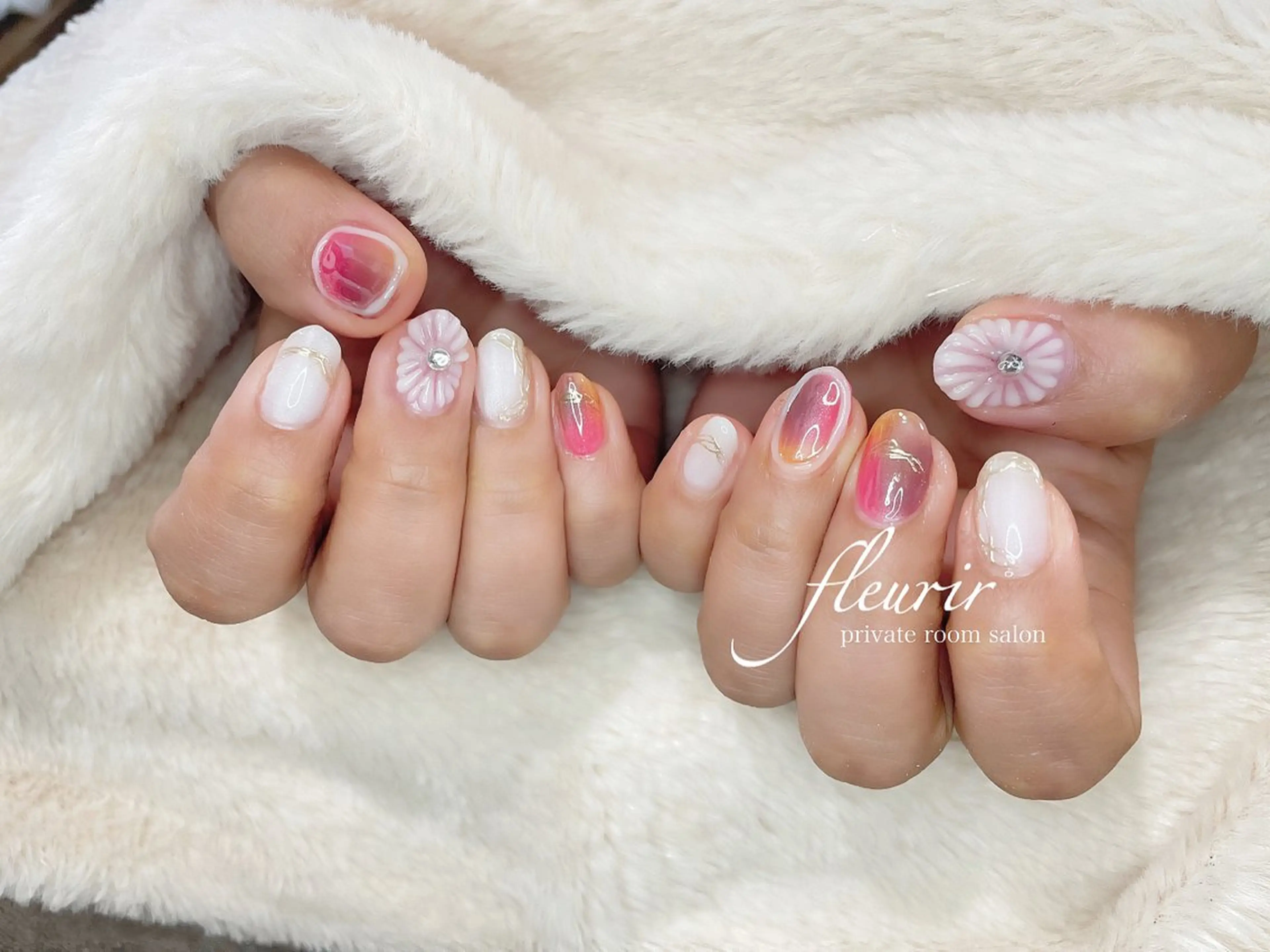 ネイル アートネイル フラワーネイル ゴールド ミラーネイル ホワイト フルリール 【プライベートサロンのネイルデザイン