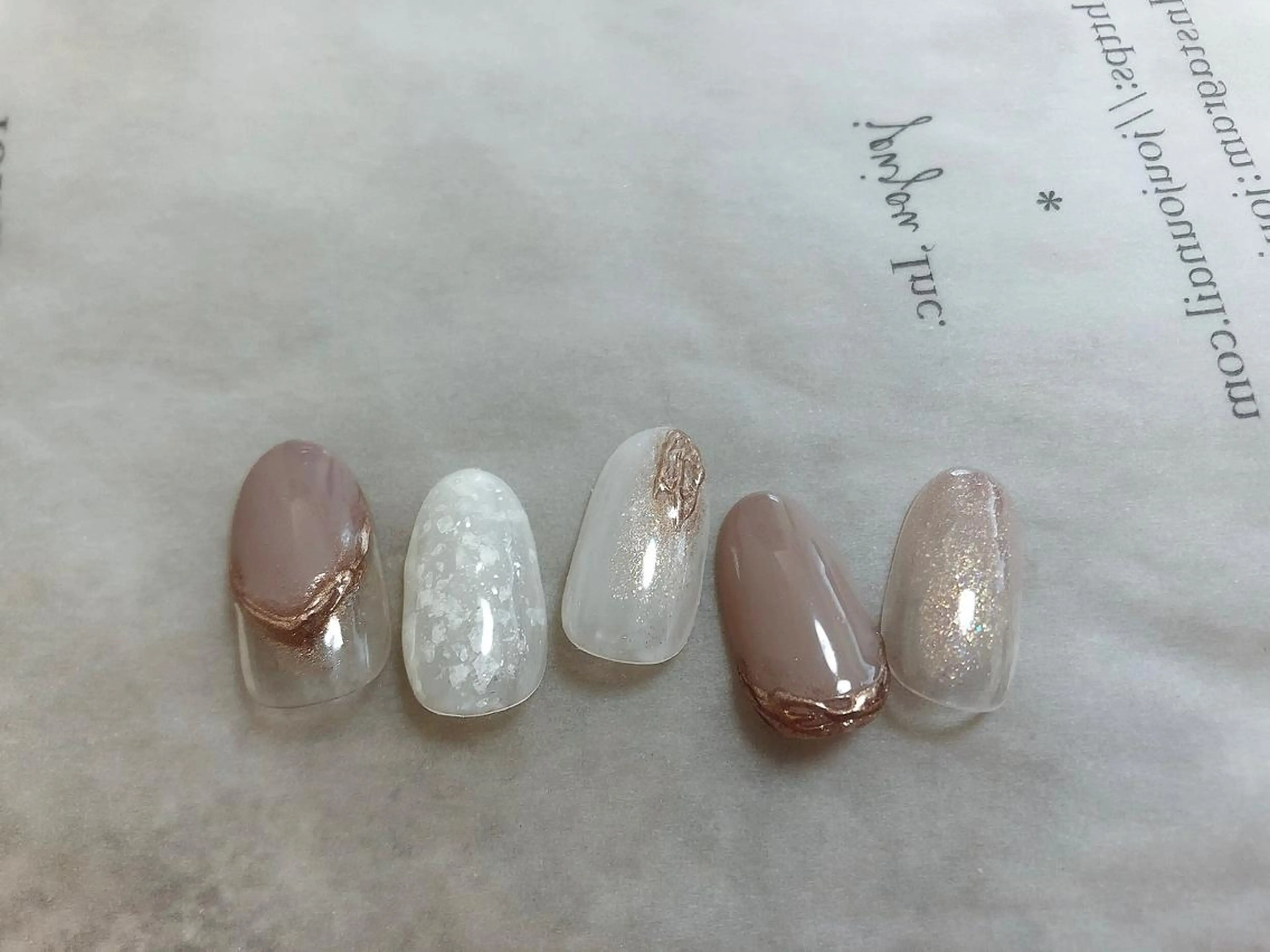 ネイル mogunail &blowのネイルデザイン